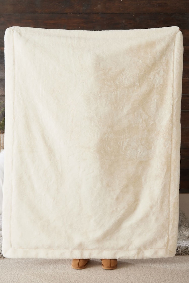 Ivory Extra Cosy Plush Faux Fur Throw - Image 4 of 4