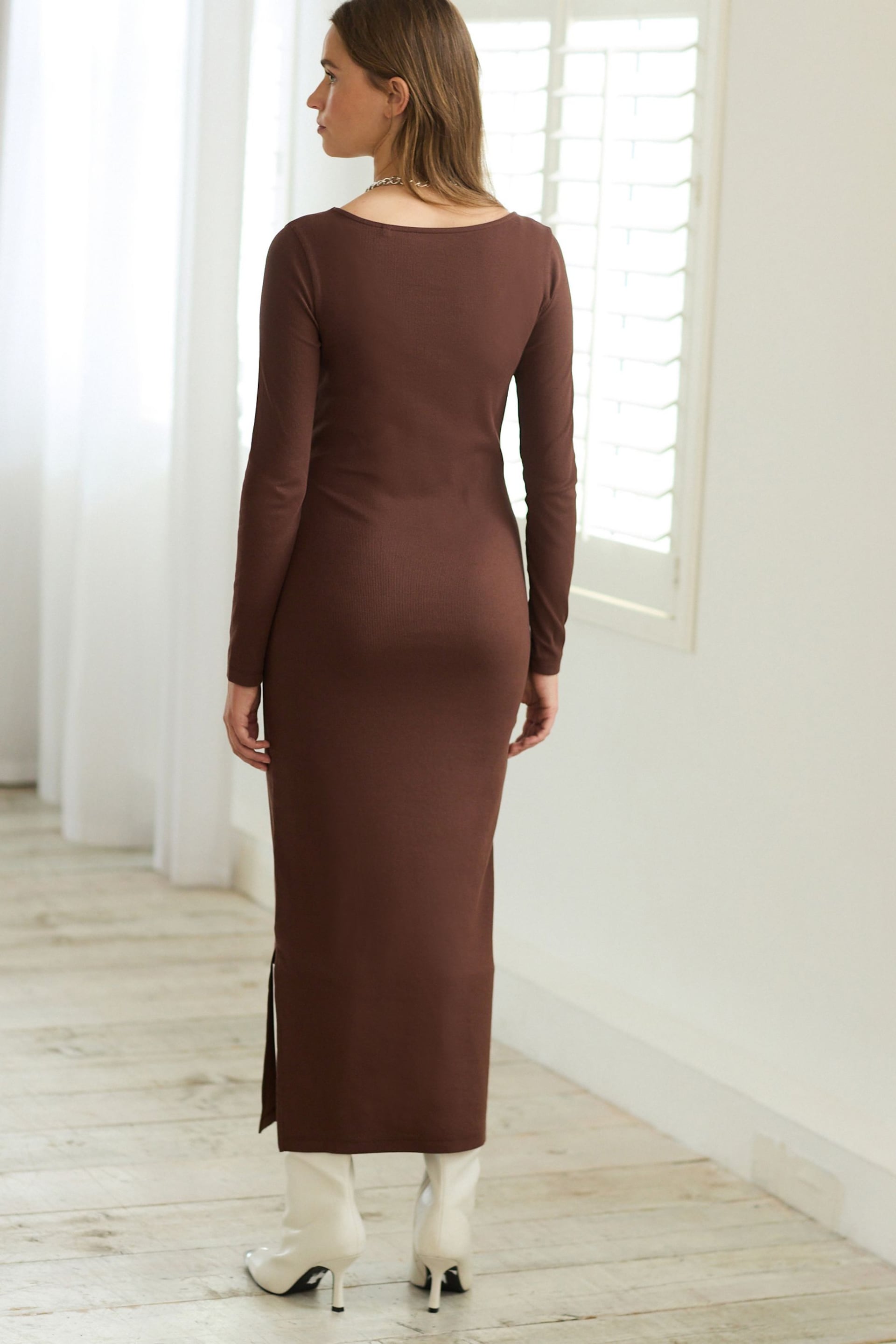 Chocolate Brown Scoop Neck Long Sleeve Ribbed Midaxi Dress - Image 3 of 6
