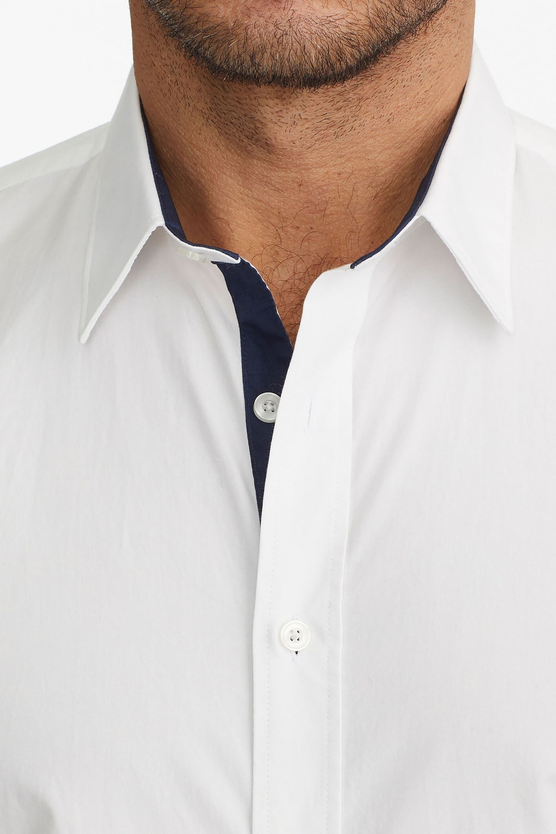UNTUCKit White/Navy Wrinkle-Free Relaxed Fit Las Cases Special Shirt - Image 4 of 5