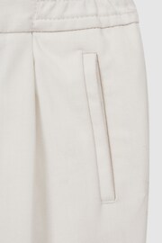 Reiss Ecru Brighton Teen Relaxed Elasticated Trousers with Turn-Ups - Image 4 of 5