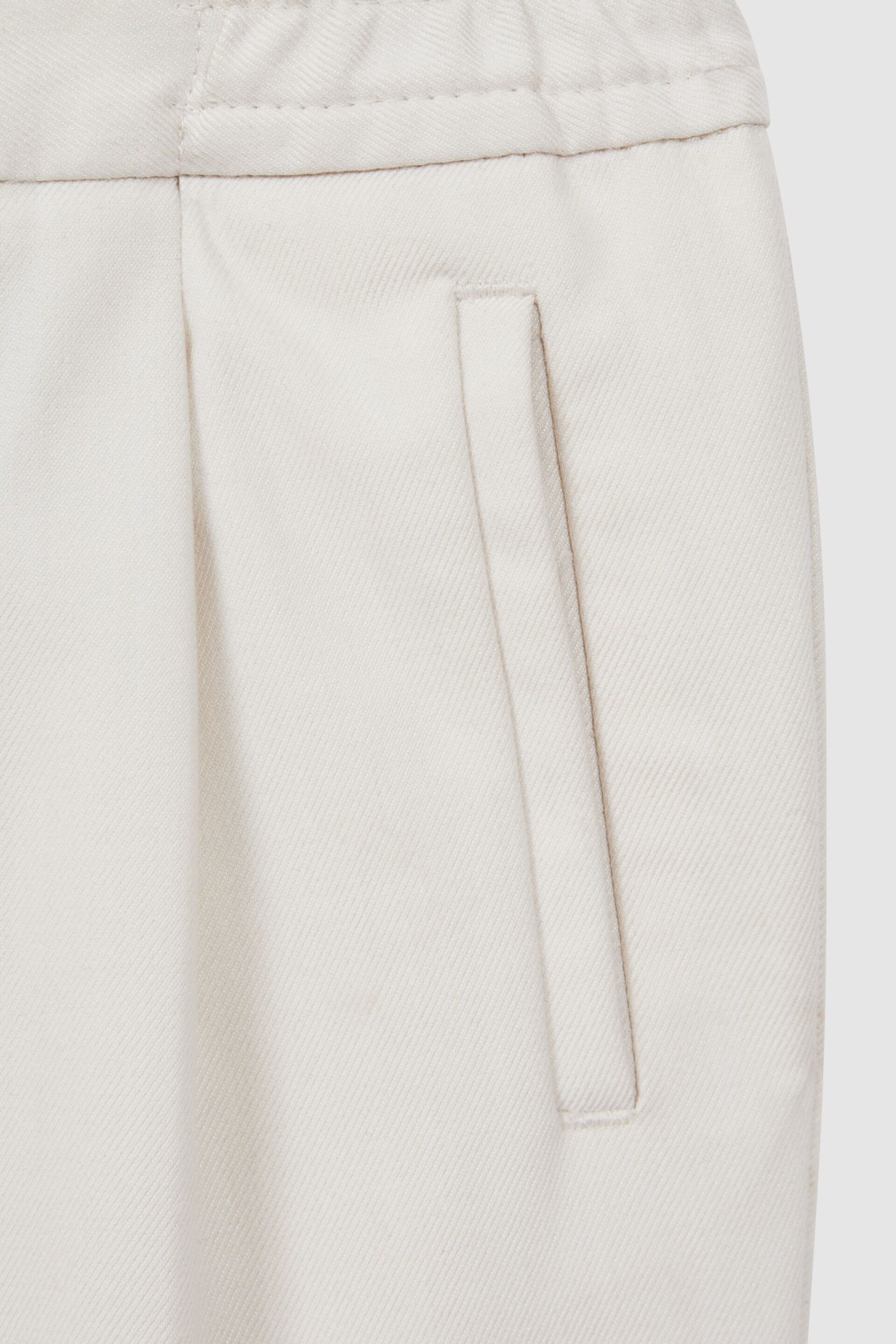 Reiss Ecru Brighton Teen Relaxed Elasticated Trousers with Turn-Ups - Image 4 of 5