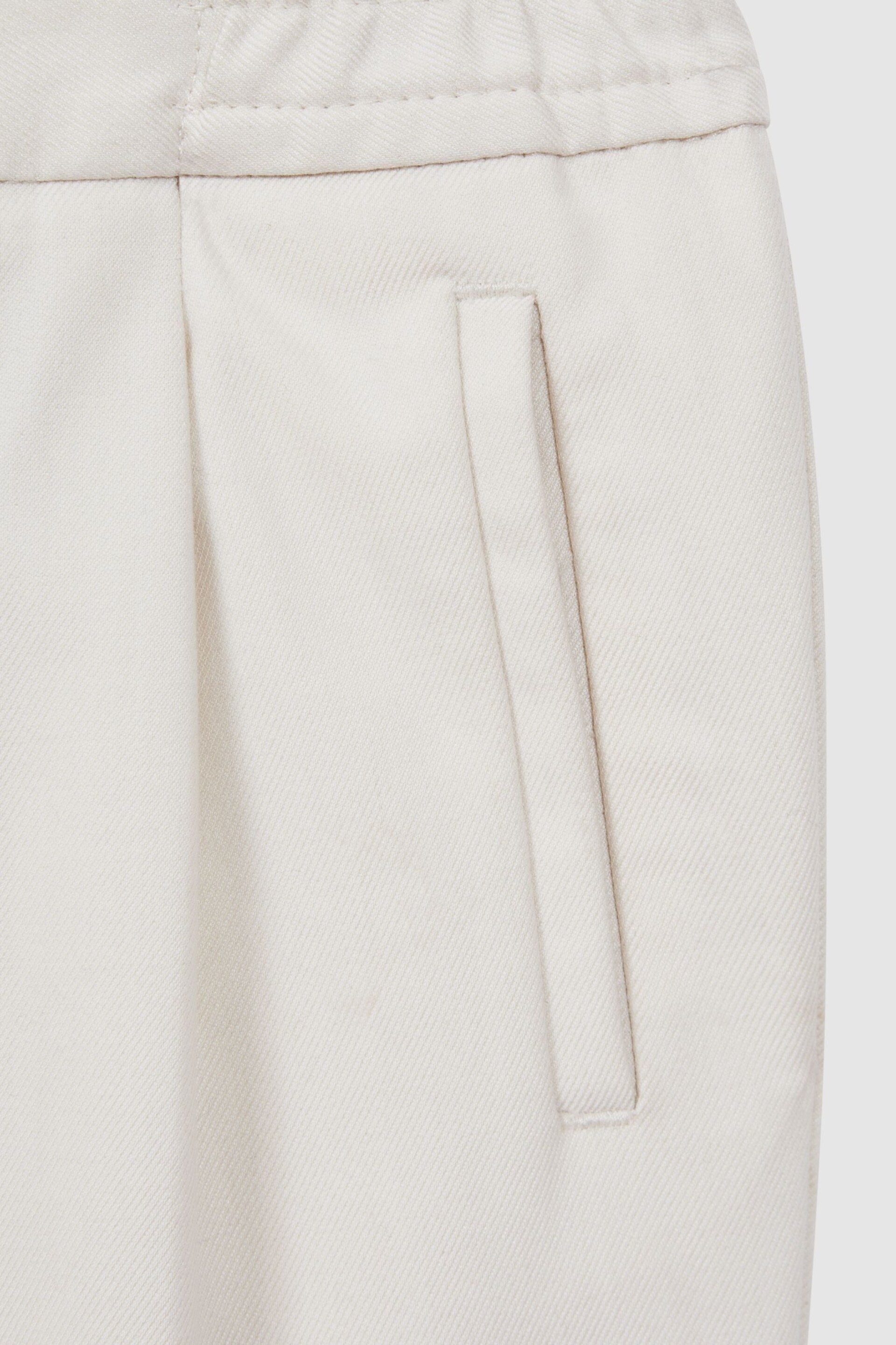 Reiss Ecru Brighton Teen Relaxed Elasticated Trousers with Turn-Ups - Image 5 of 5