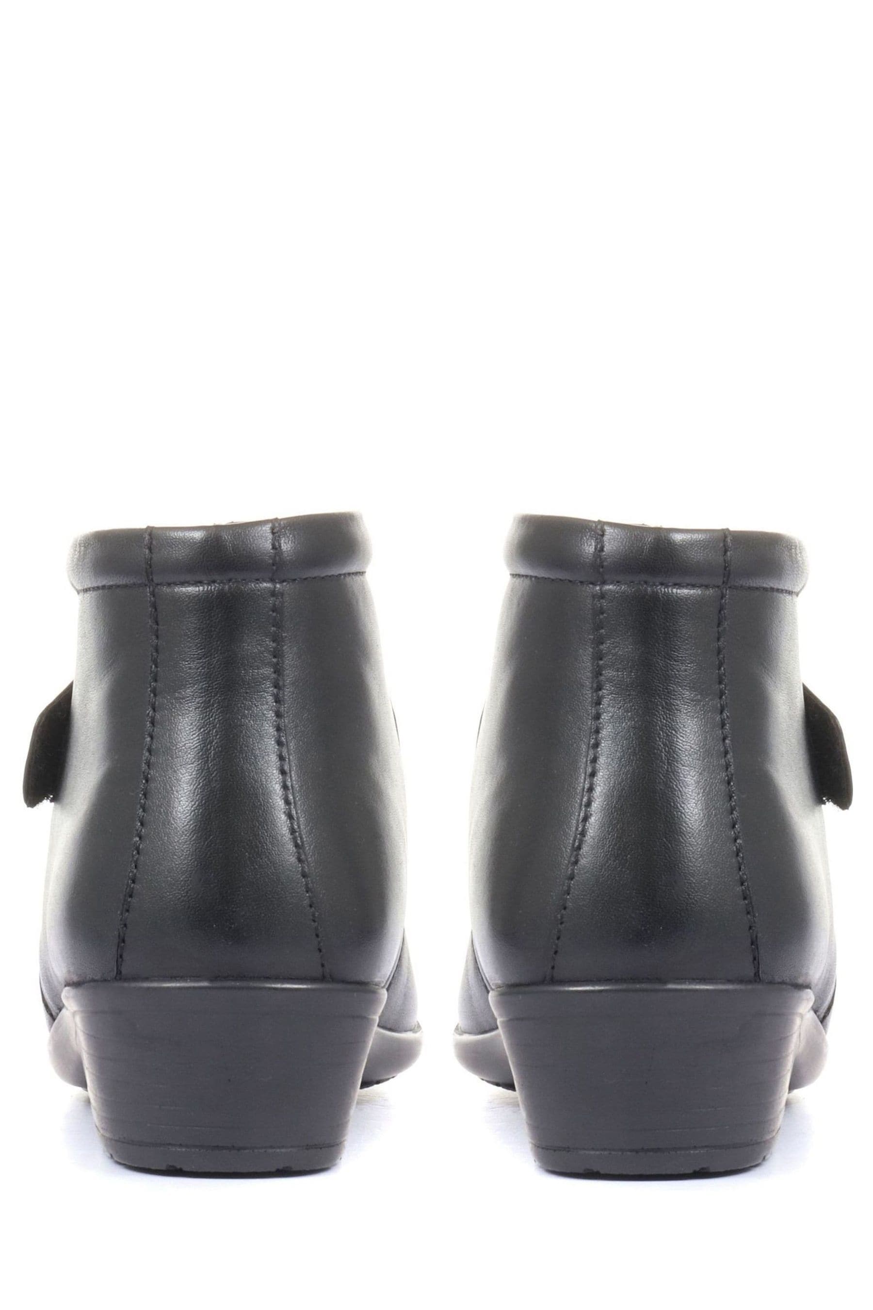 Pavers wide on sale fit ankle boots