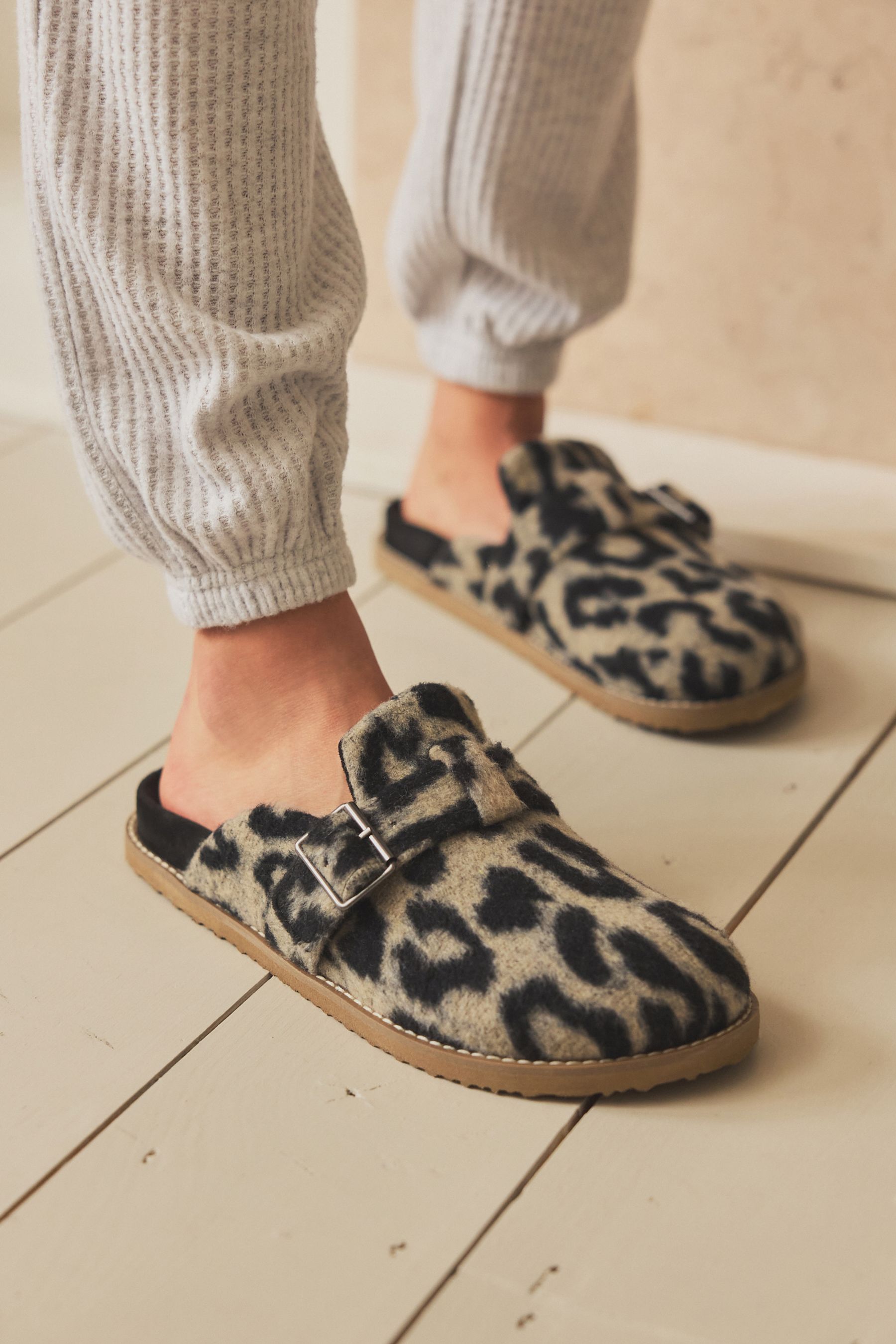 Leopard print mule slippers new arrivals
