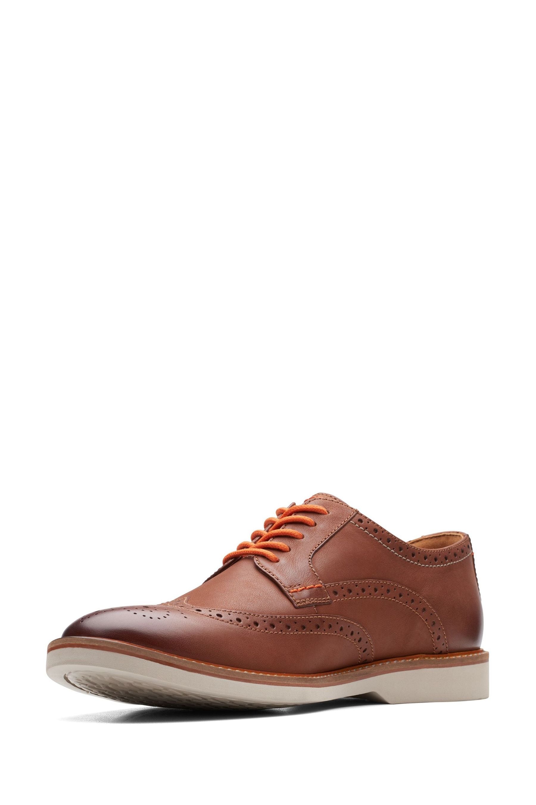 Clarks atticus deals limit tan