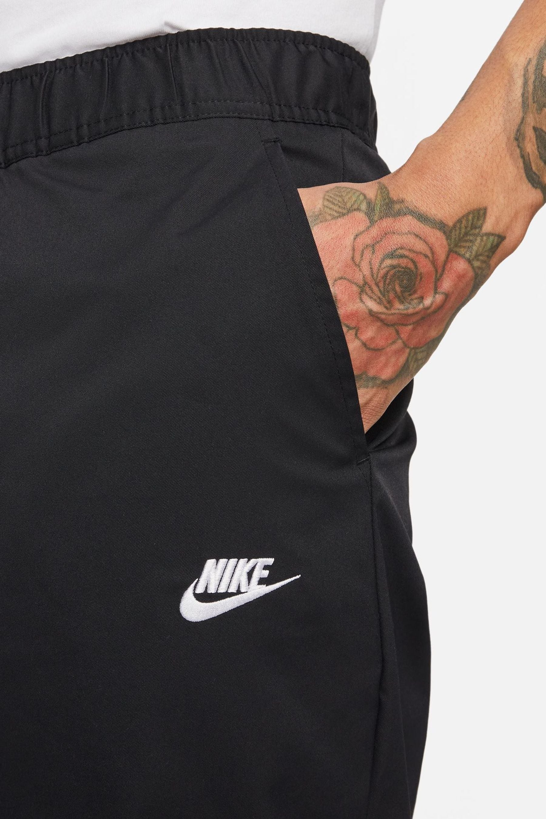 Nike tapered leg joggers discount