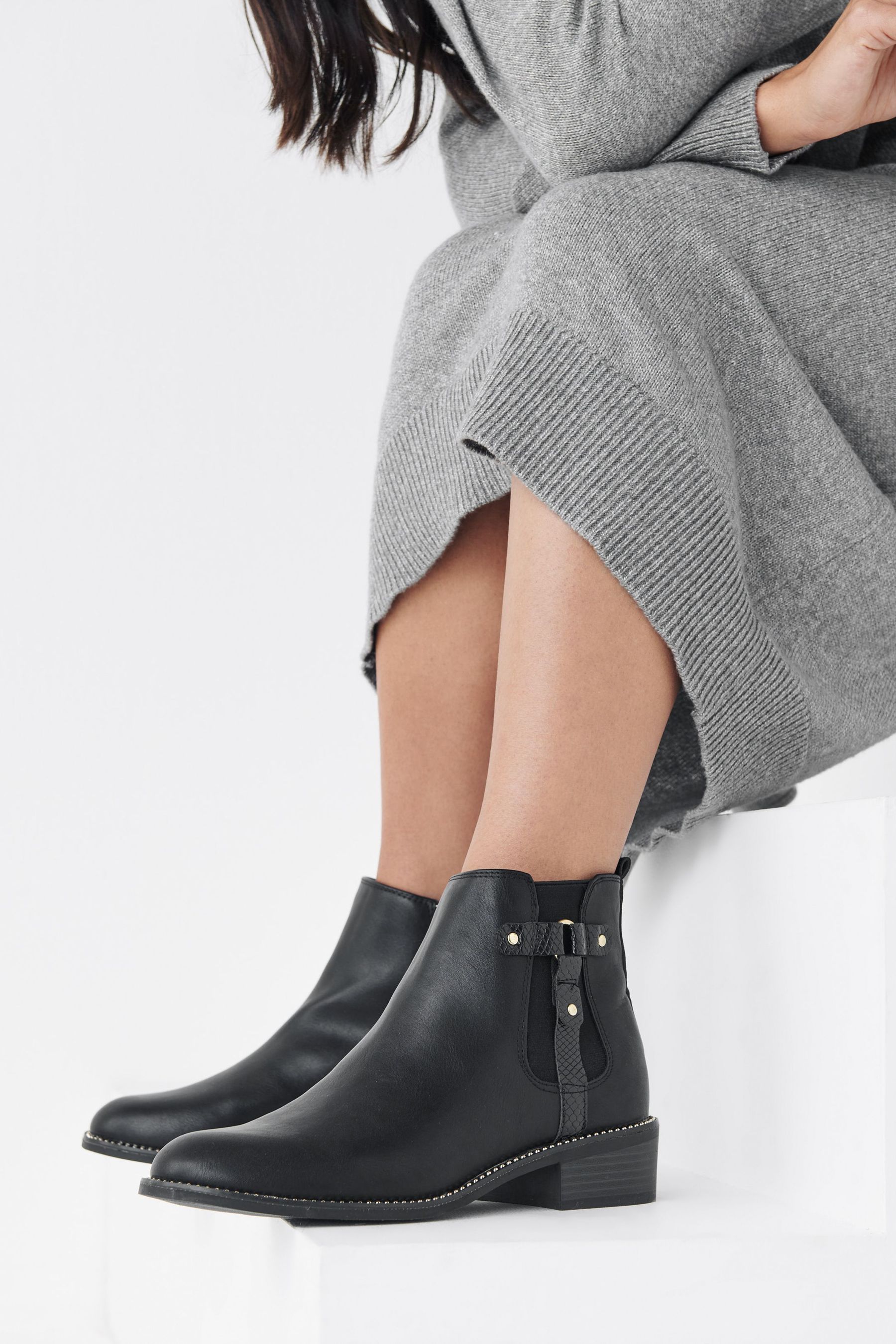 Stud chelsea boots discount