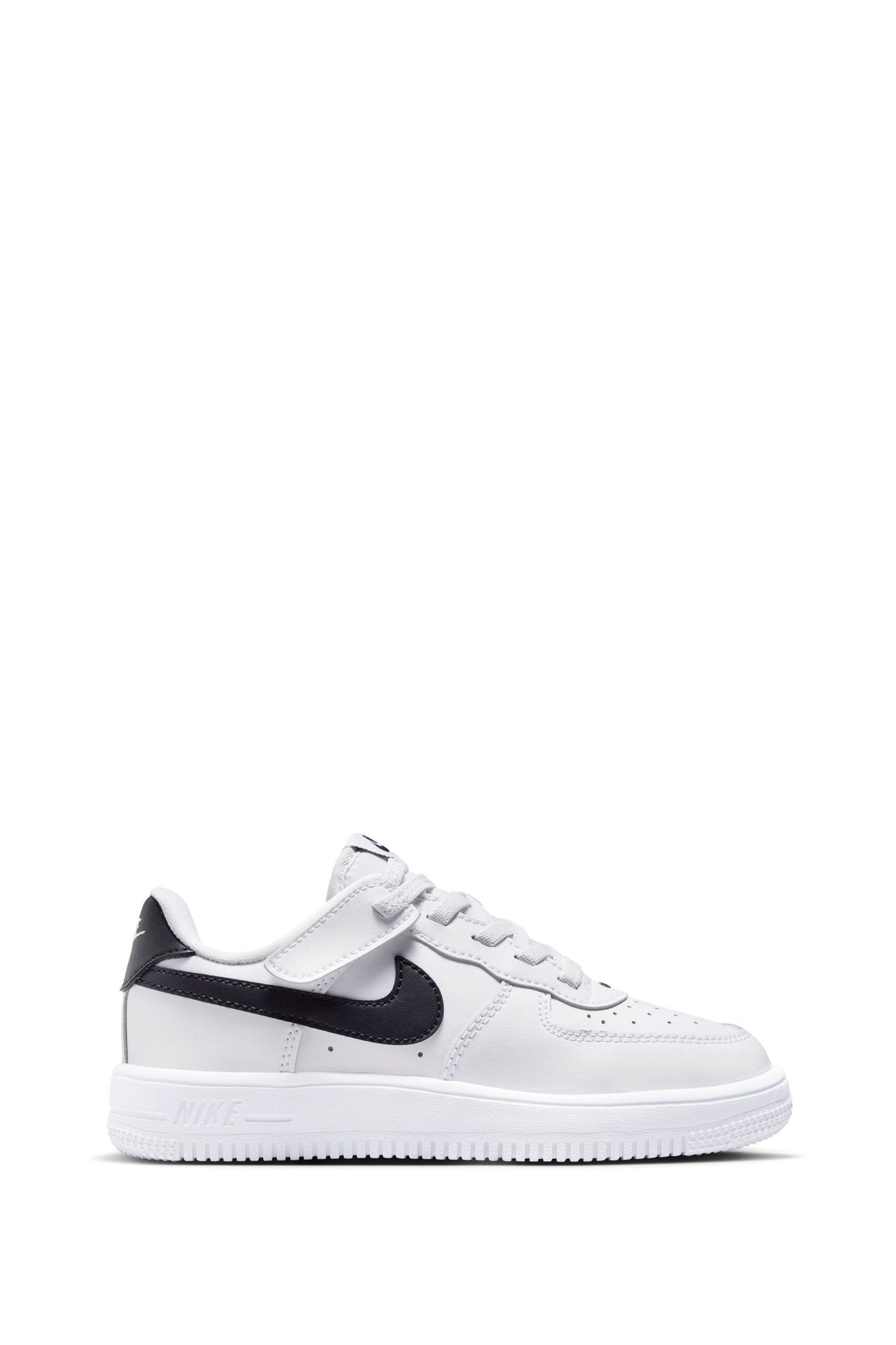 Nike air force 1 black and white junior sales