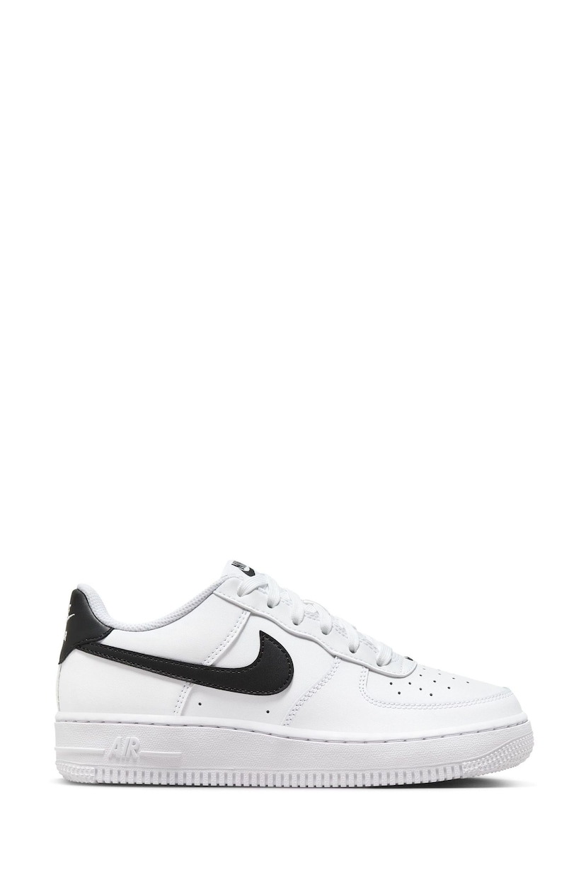 Nike White/Black Air Force 1 Youth Trainers - Image 3 of 13