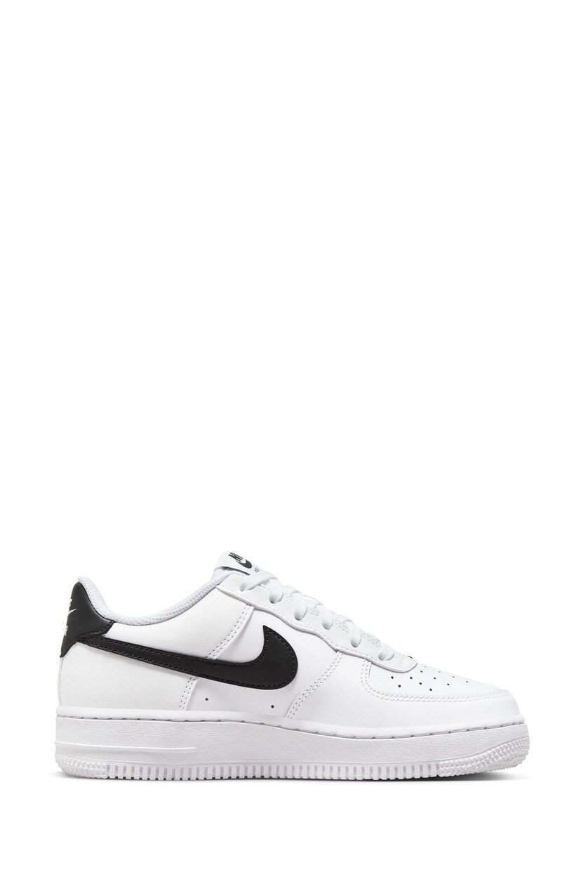 Nike White/Black Air Force 1 Youth Trainers - Image 5 of 13