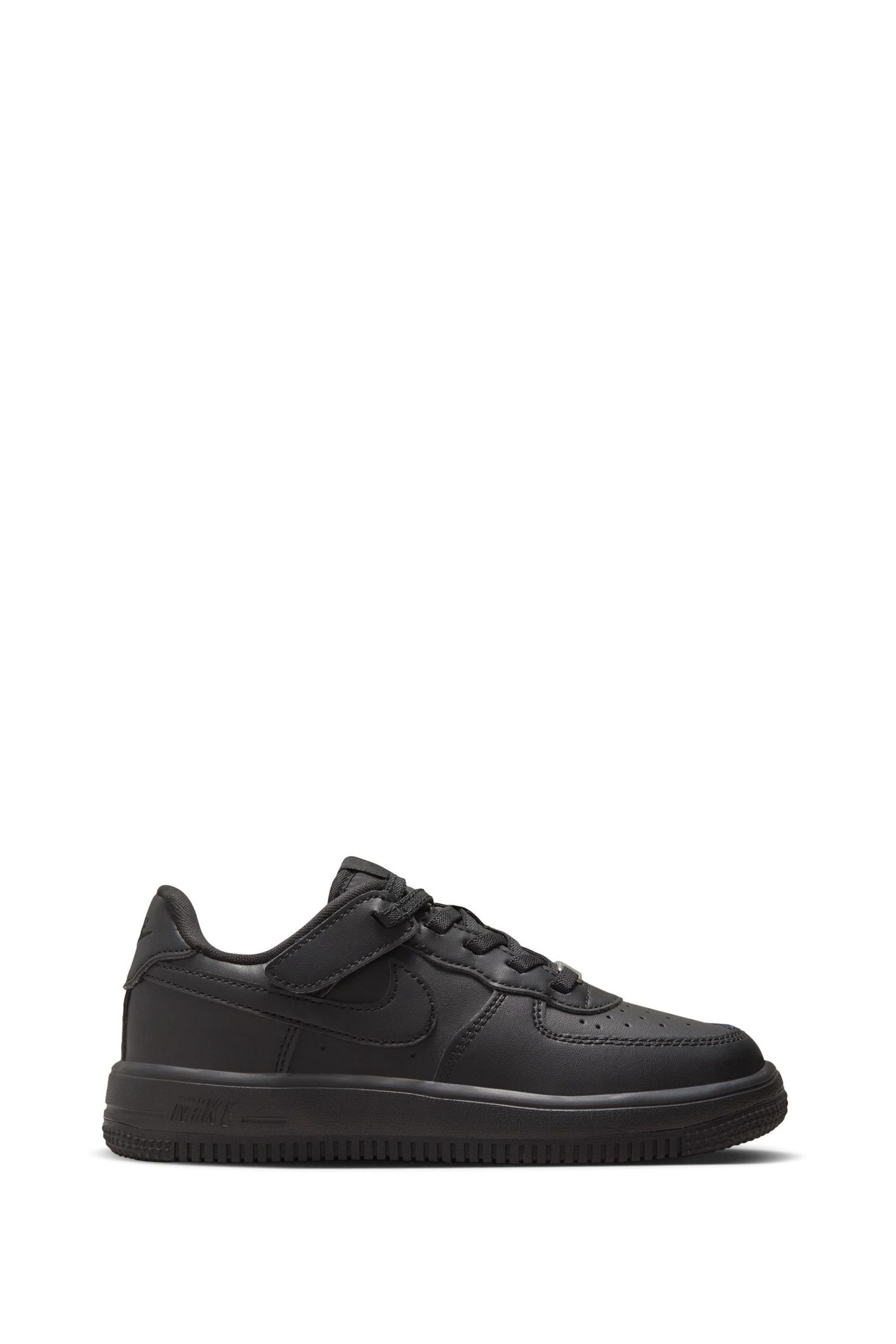 White and black air force 1 junior hot sale