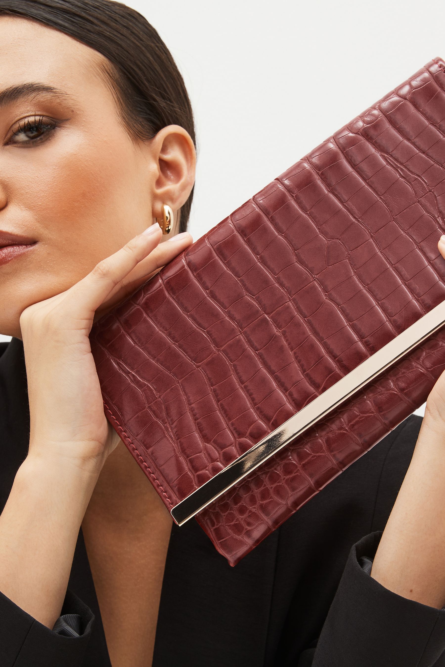 Red clutch bag with chain sales
