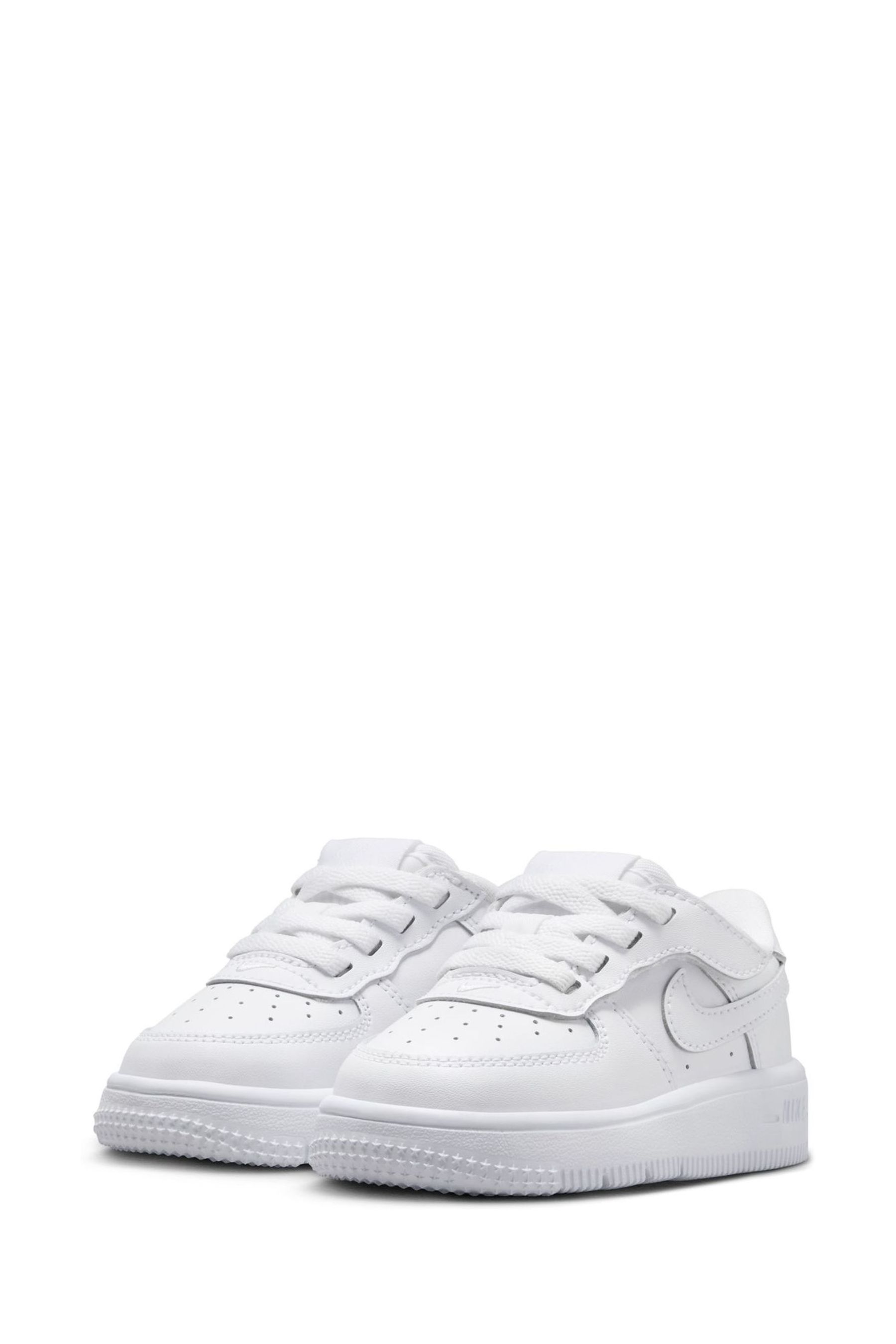 White infant nike trainers outlet