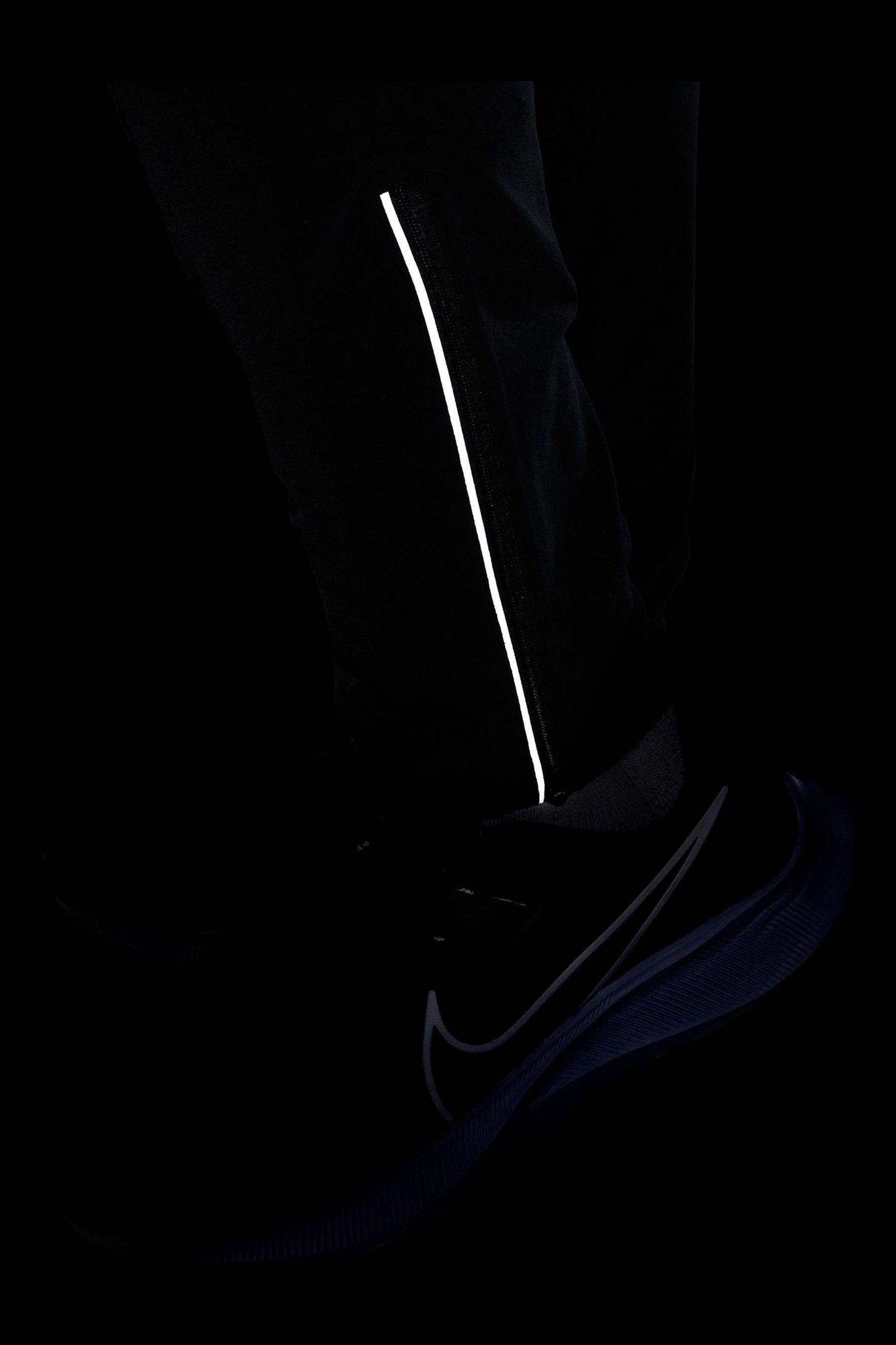 Nike running joggers in black hot sale