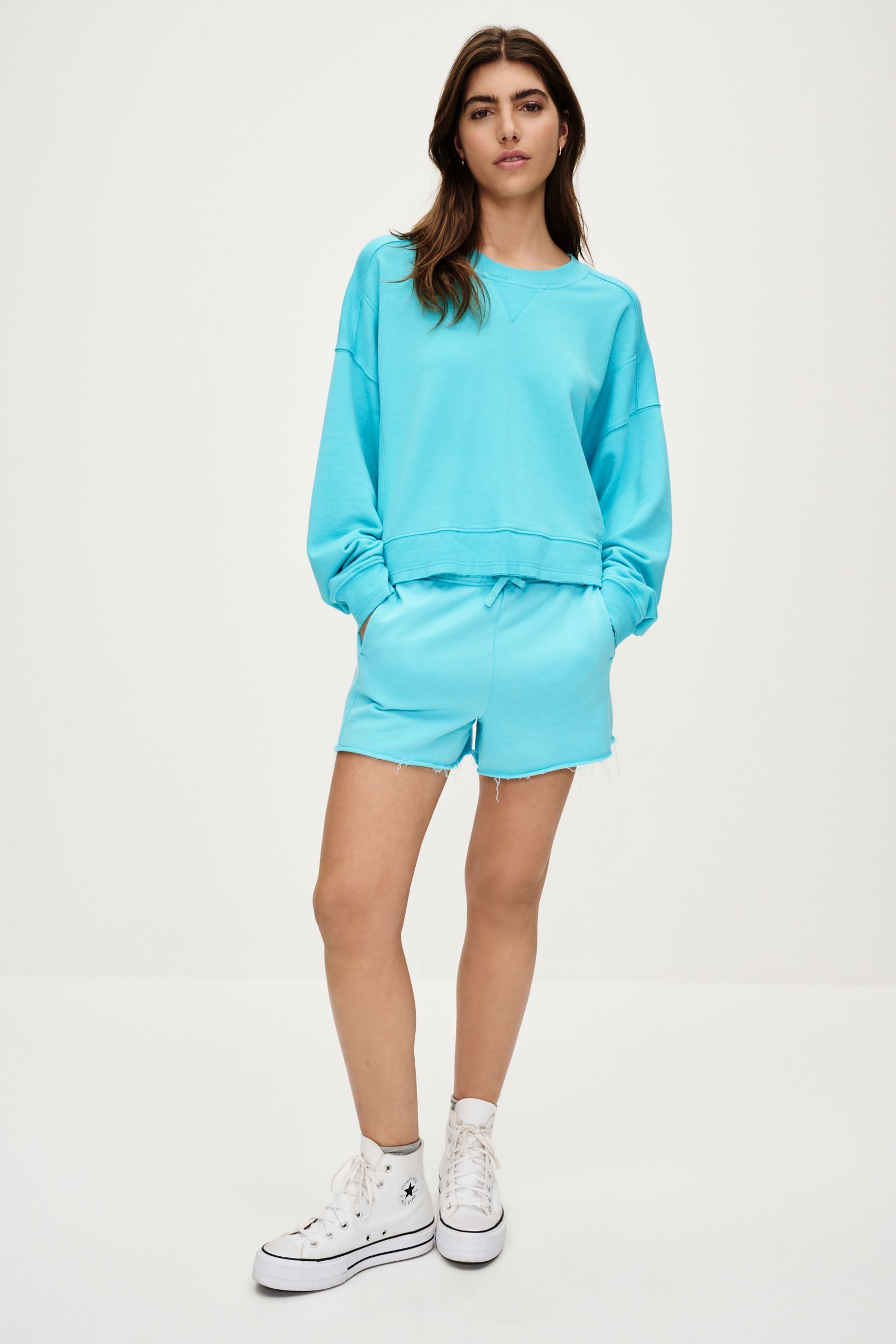 Washed crew neck sweatshirt hotsell
