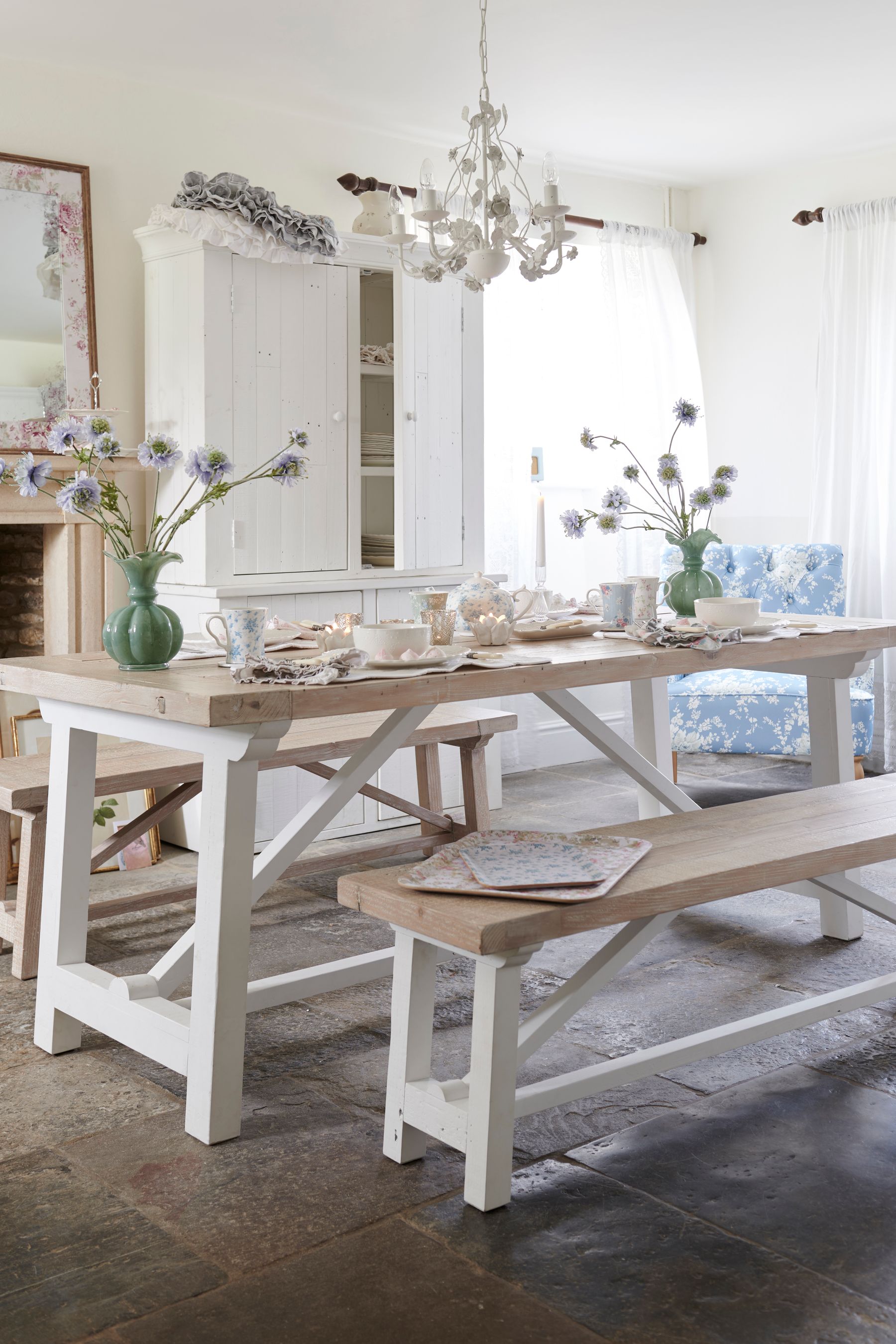 White shabby chic clearance table
