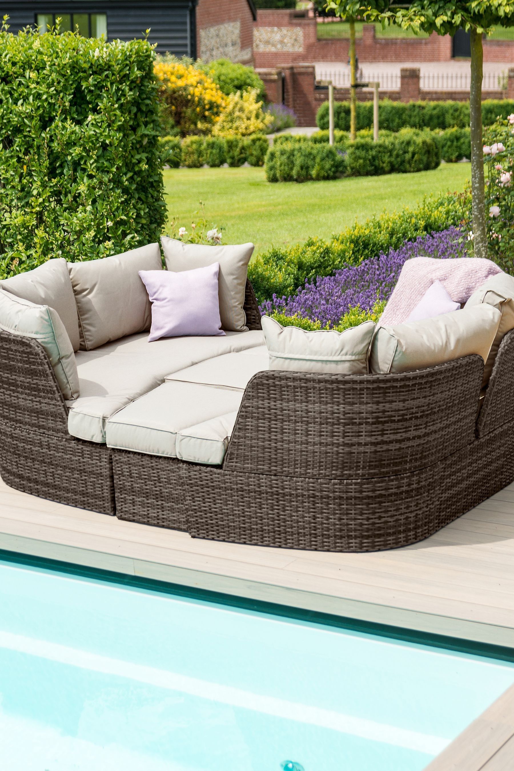 Maze rattan online cheltenham daybed
