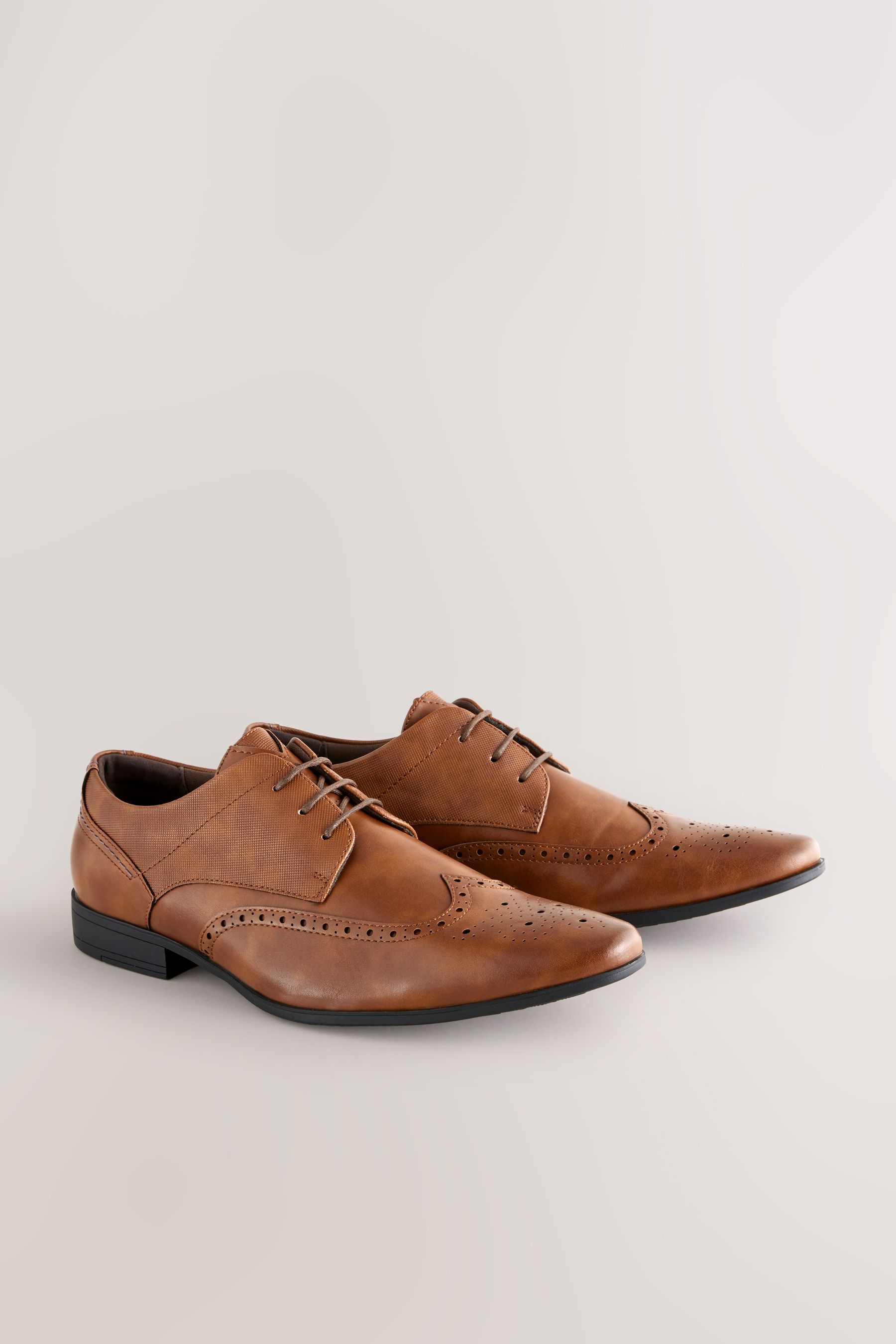 Pointed toe brogues hotsell