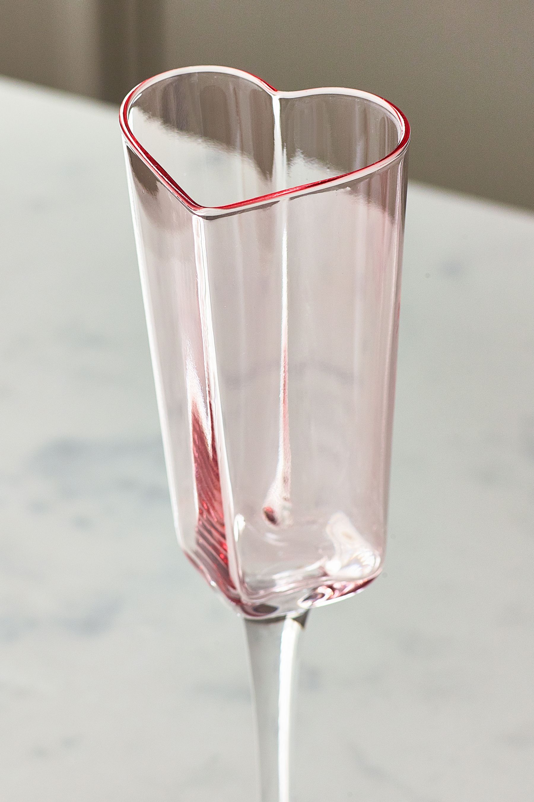 Champagne glasses with hearts top