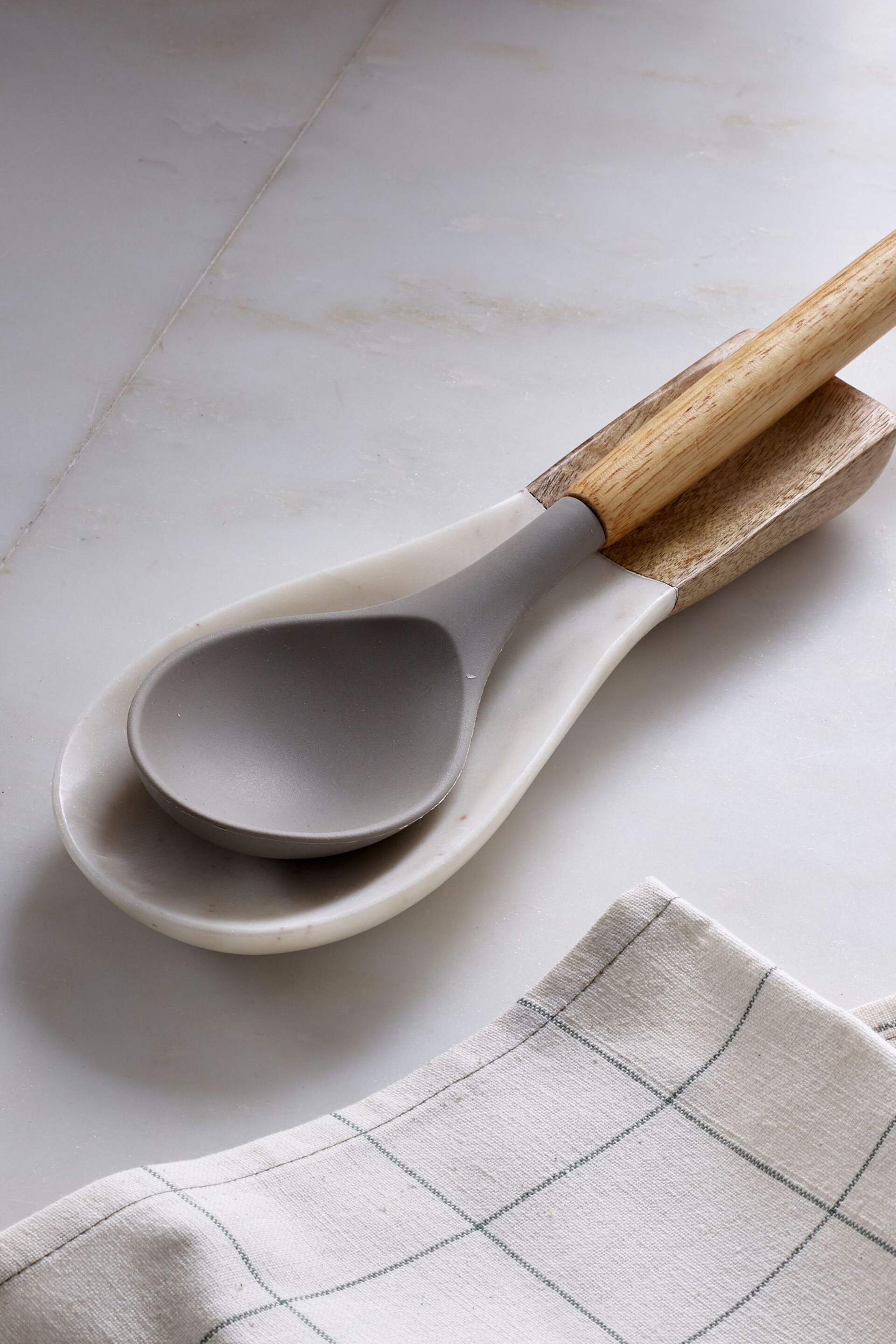 White Marble and Wood Spoon Rest - Image 1 of 3