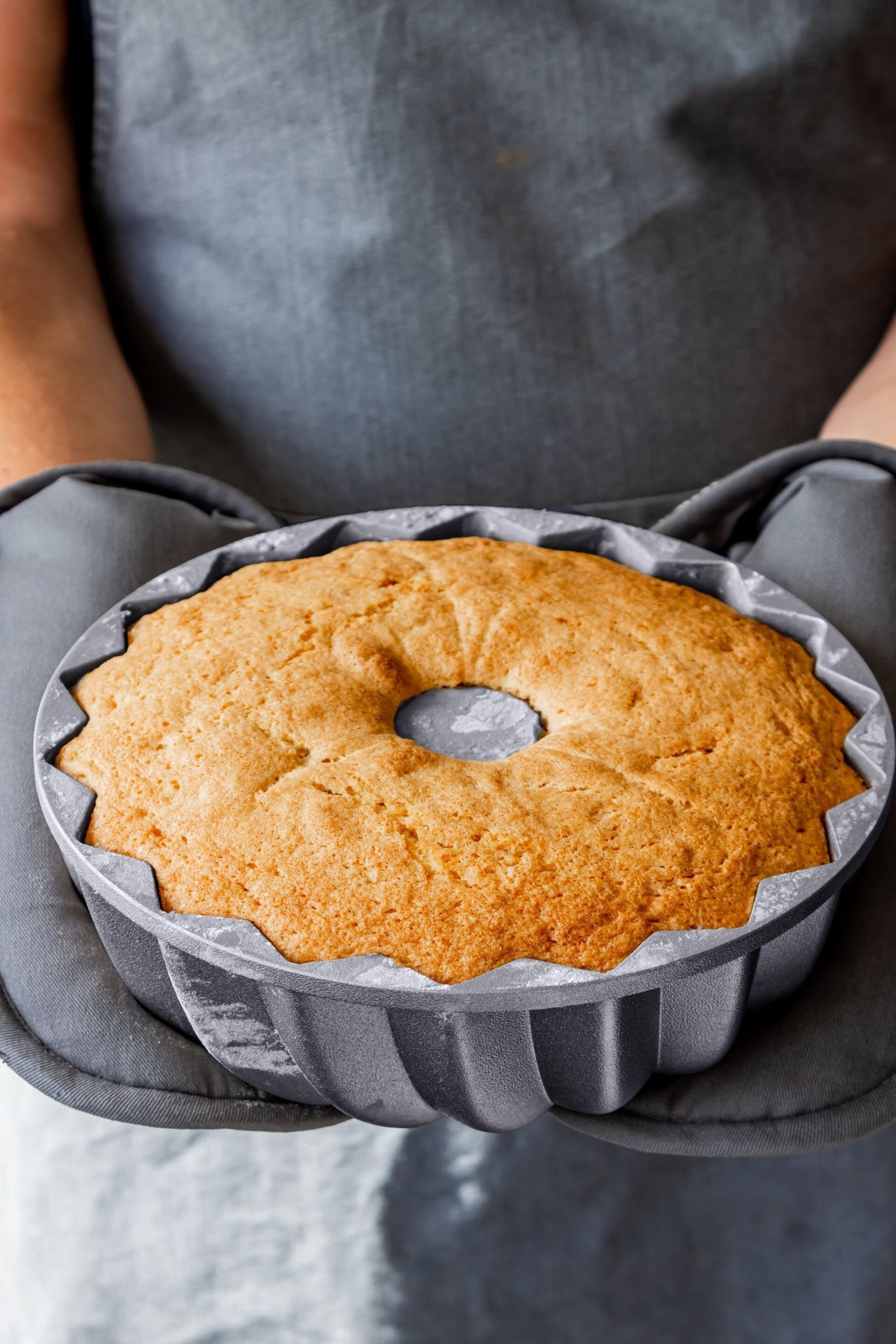 Masterclass Grey Cast Aluminium Swirl Cake Tin - Image 1 of 7