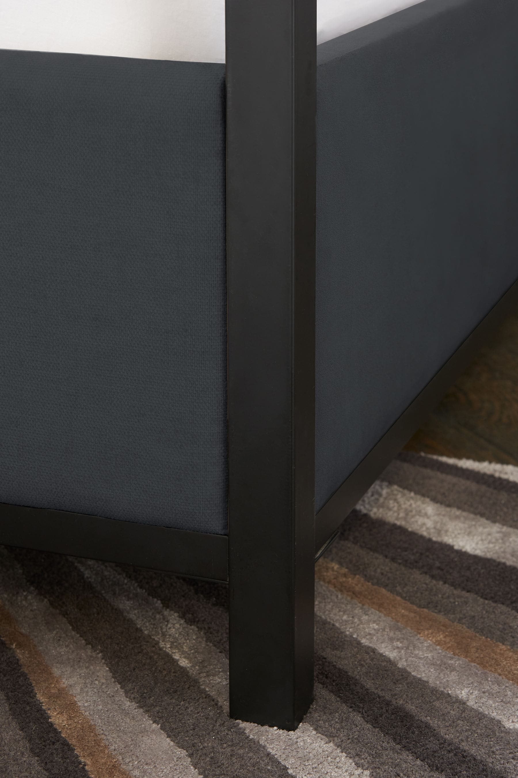 Black and Opulent Velvet Charcoal Langdon Metal 4 Poster Collection Luxe Bed Frame