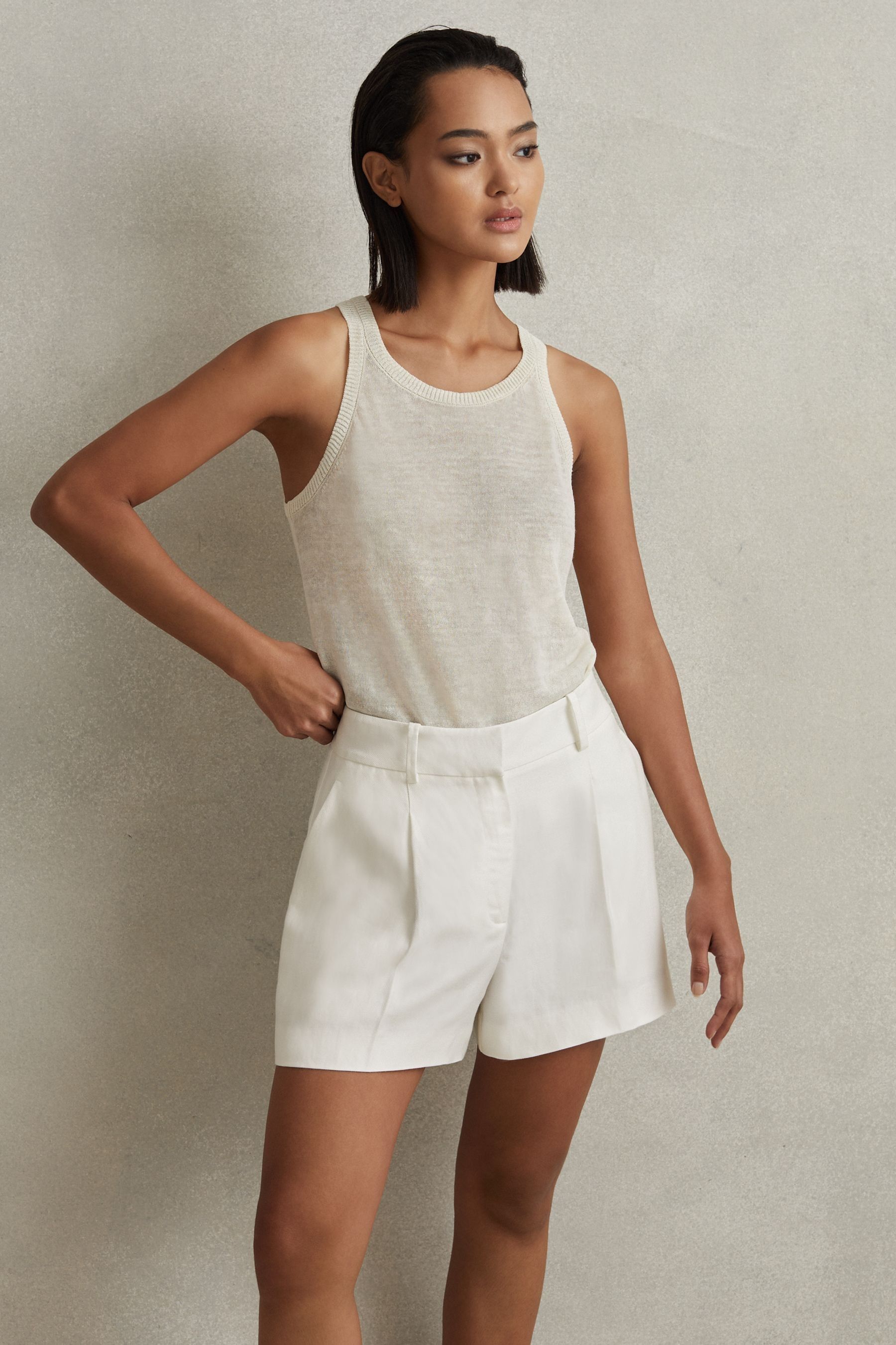 Buy Reiss White Lori Viscose-Linen Front Pleat Suit Shorts from the ...