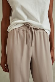 Reiss Mink Hailey Petite Tapered Pull On Trousers - Image 4 of 6