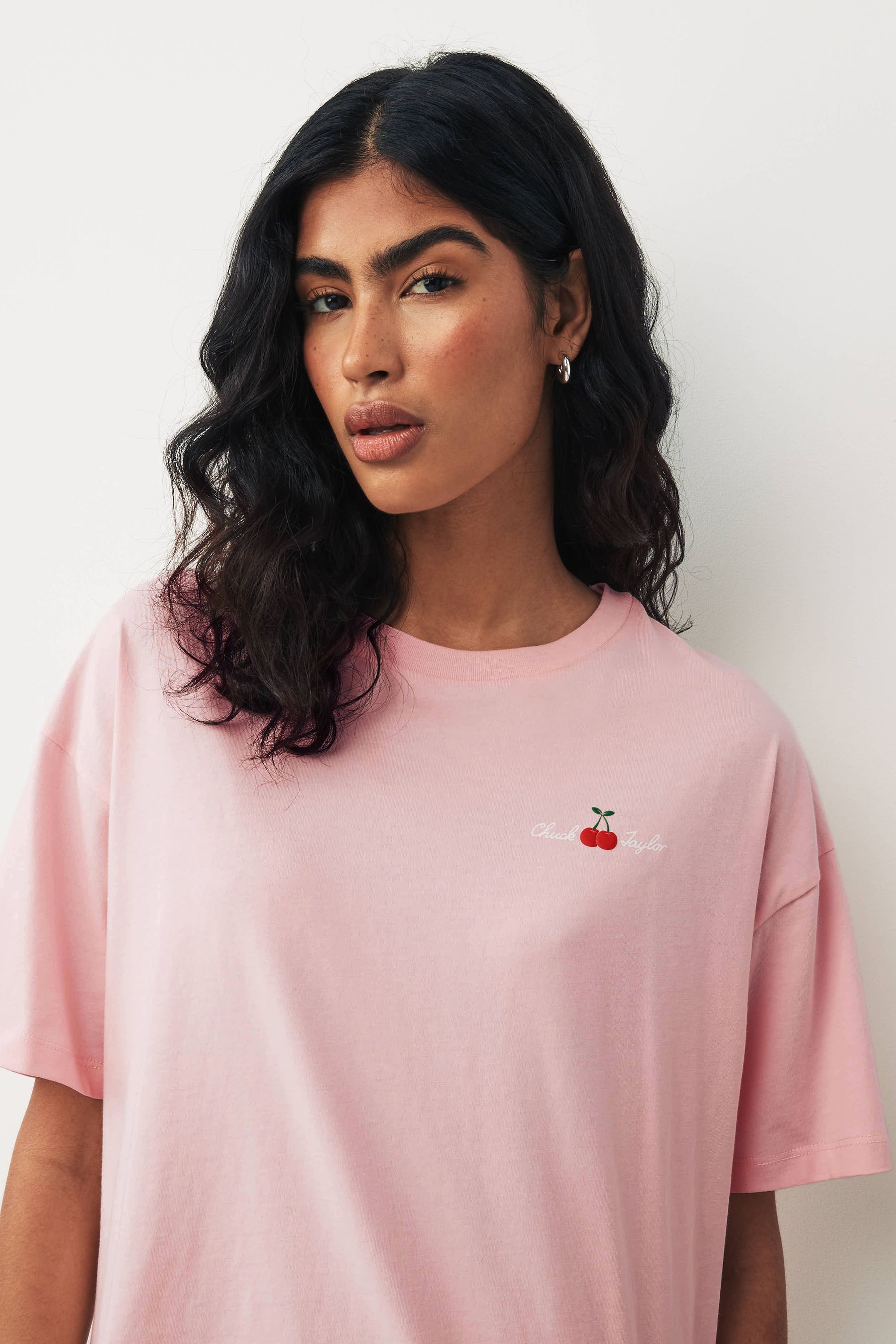 Chuck taylor t shirt pink online