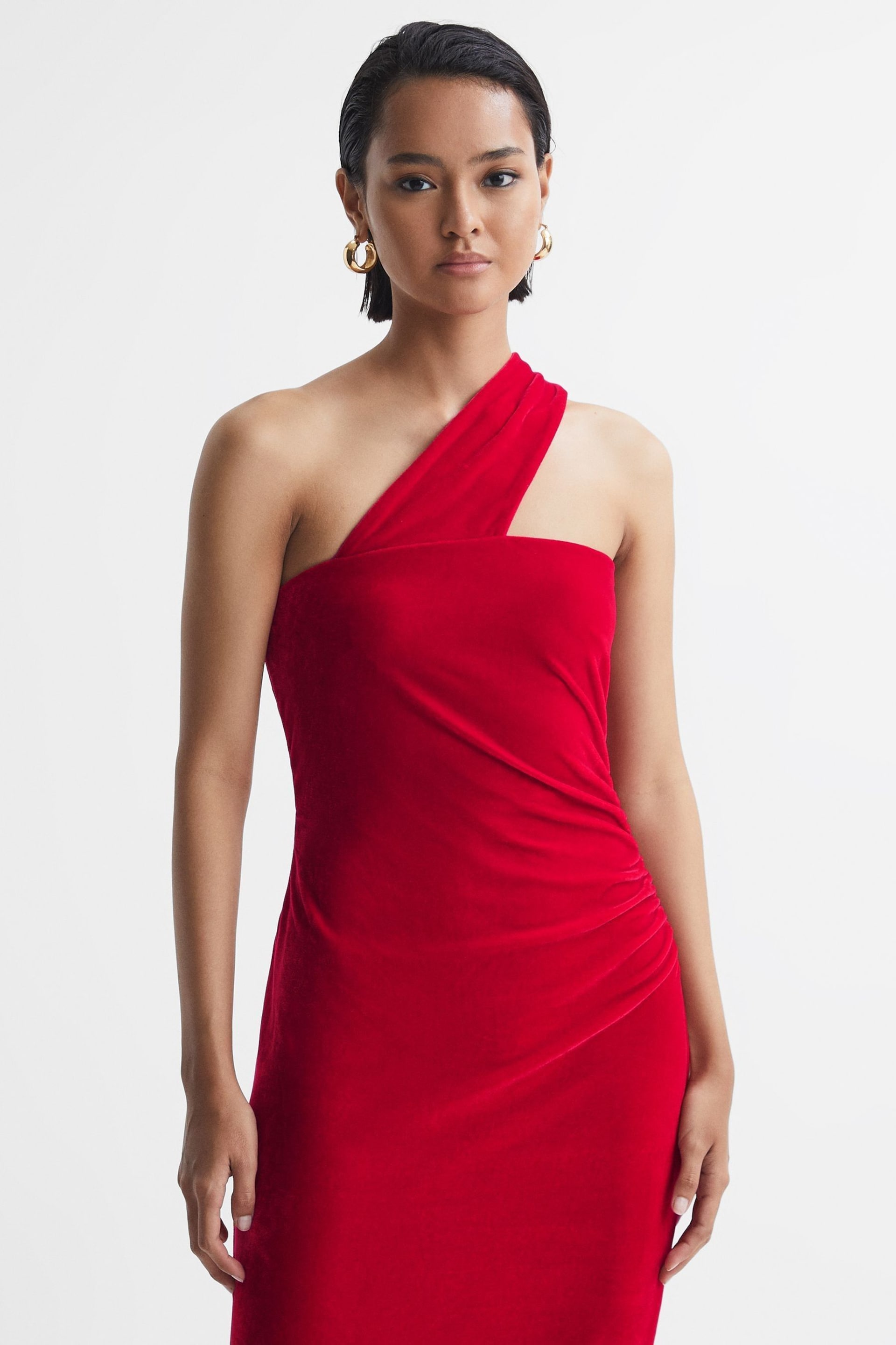 Reiss Red Abbey Velvet One-Shoulder Midi Dress - Image 3 of 4