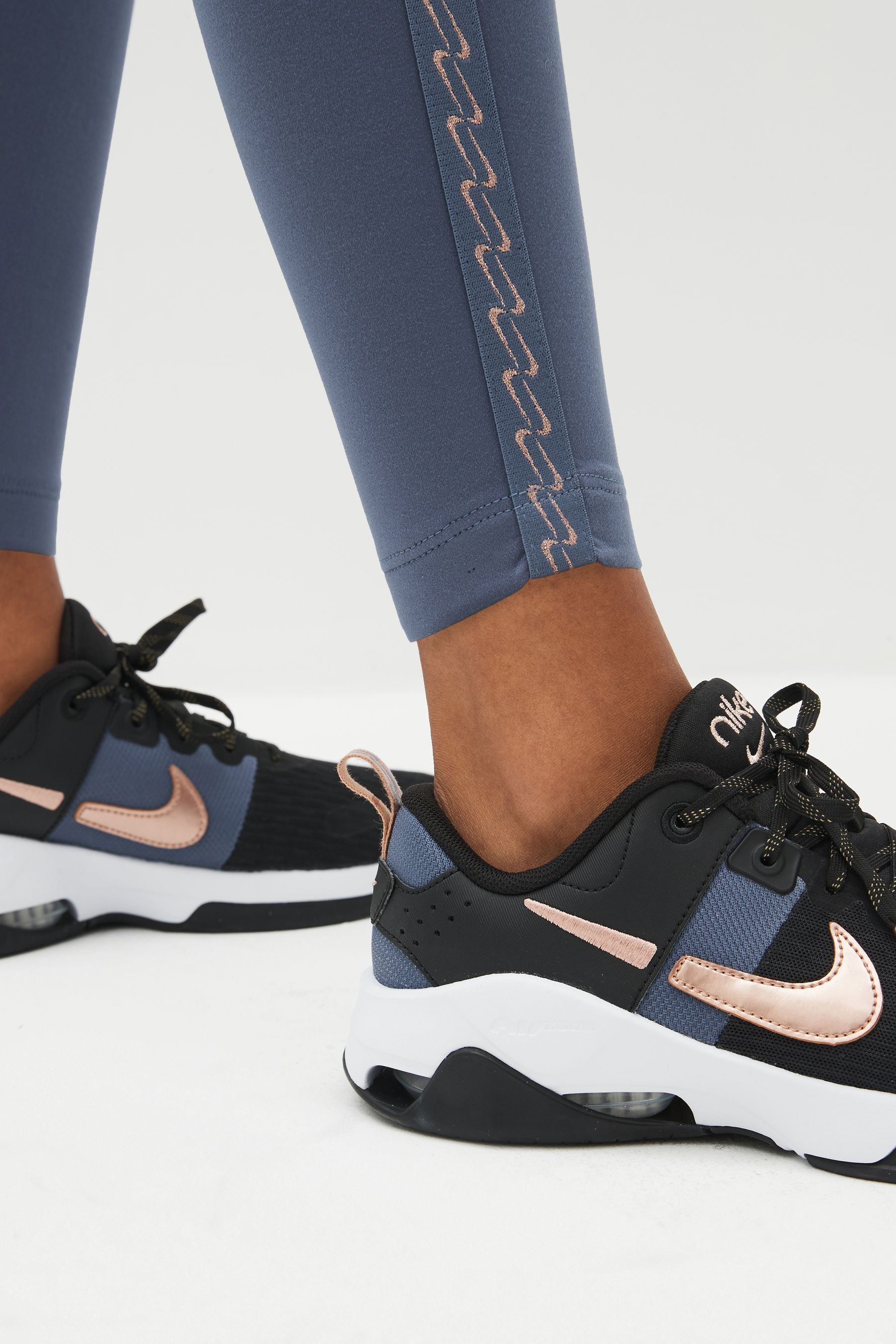 Nike bella outlet trainer