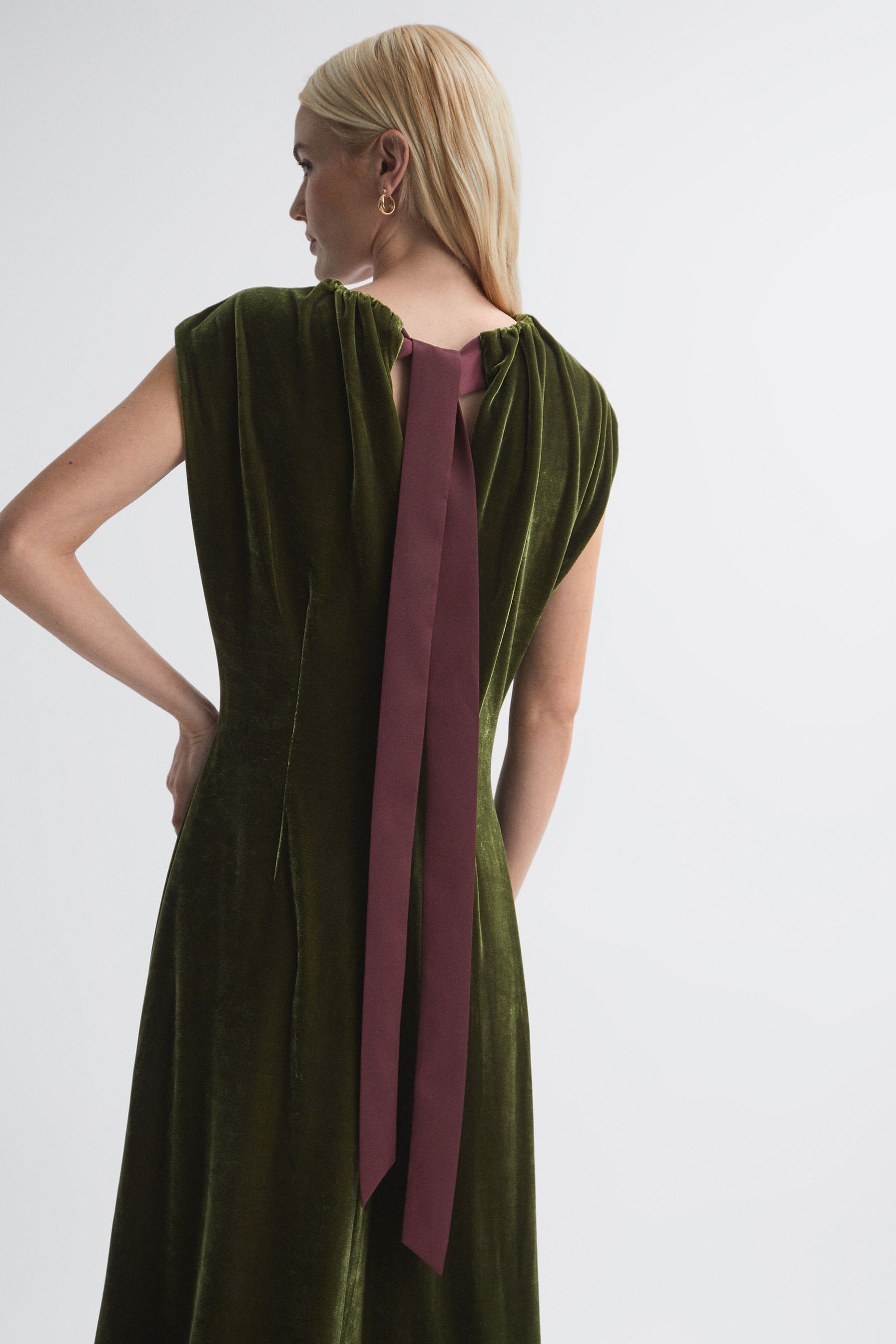 1901 velvet trim tie neck dress best sale