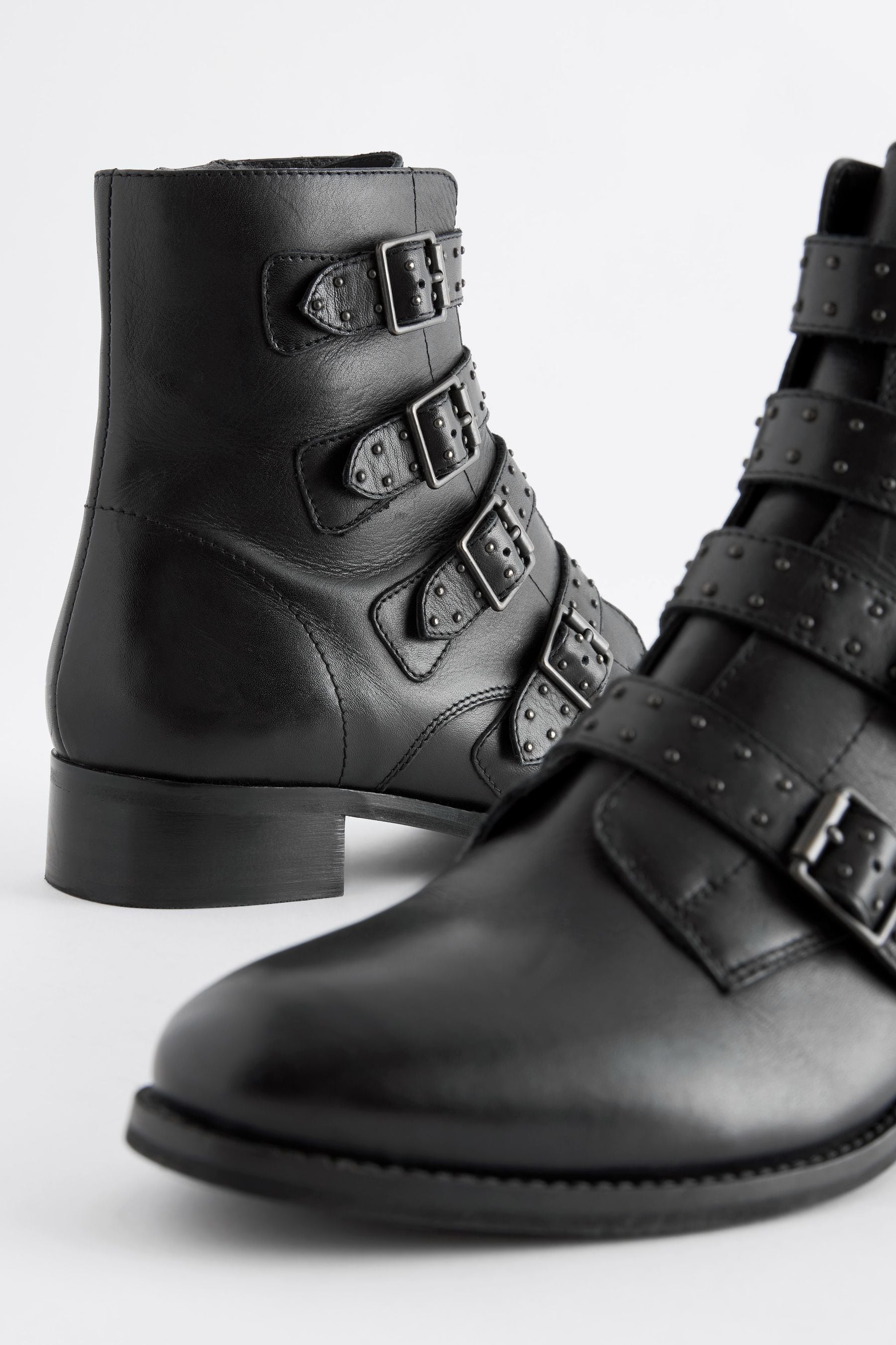 Stud hot sale buckle boots