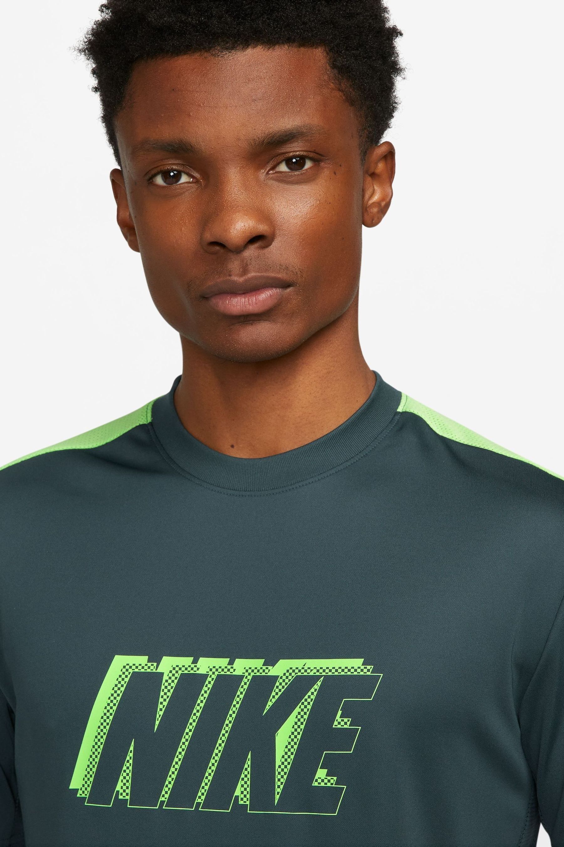 Nike dark green shirt online