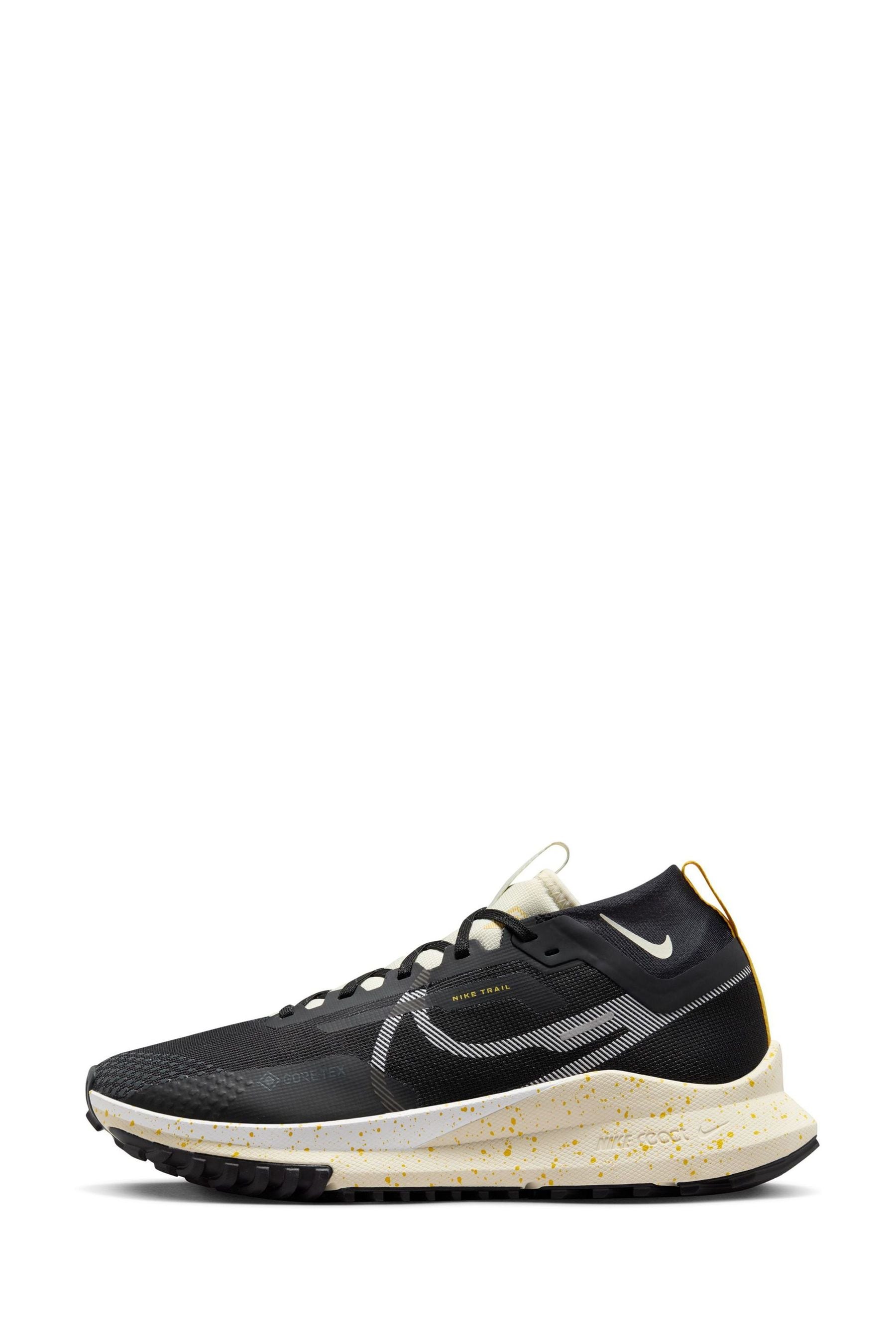 Under armour gore tex running shoes deals