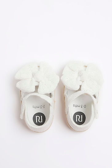 River Island White Baby Girls Broderie Bow Sandals