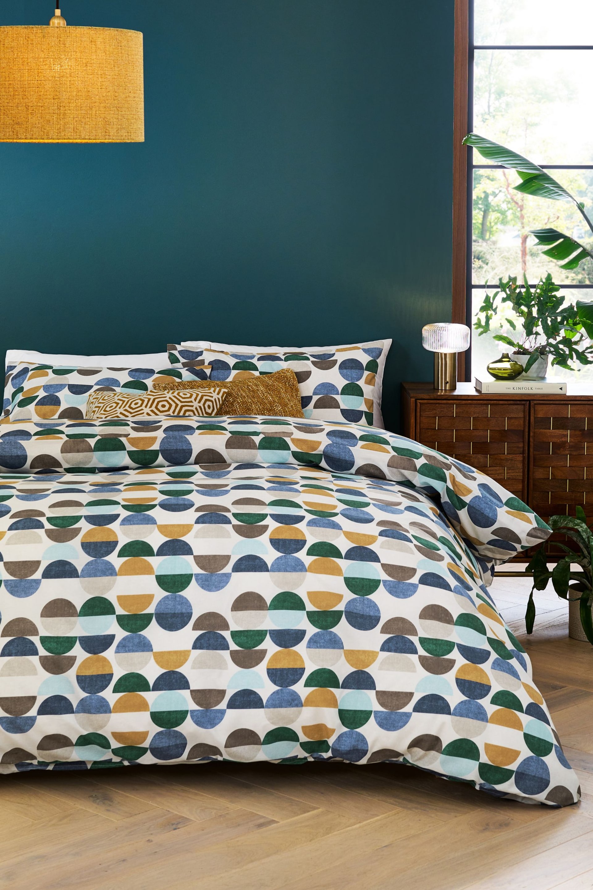 2 Pack Blue/Green Retro Circle Reversible Duvet Cover and Pillowcase Set - Image 2 of 8