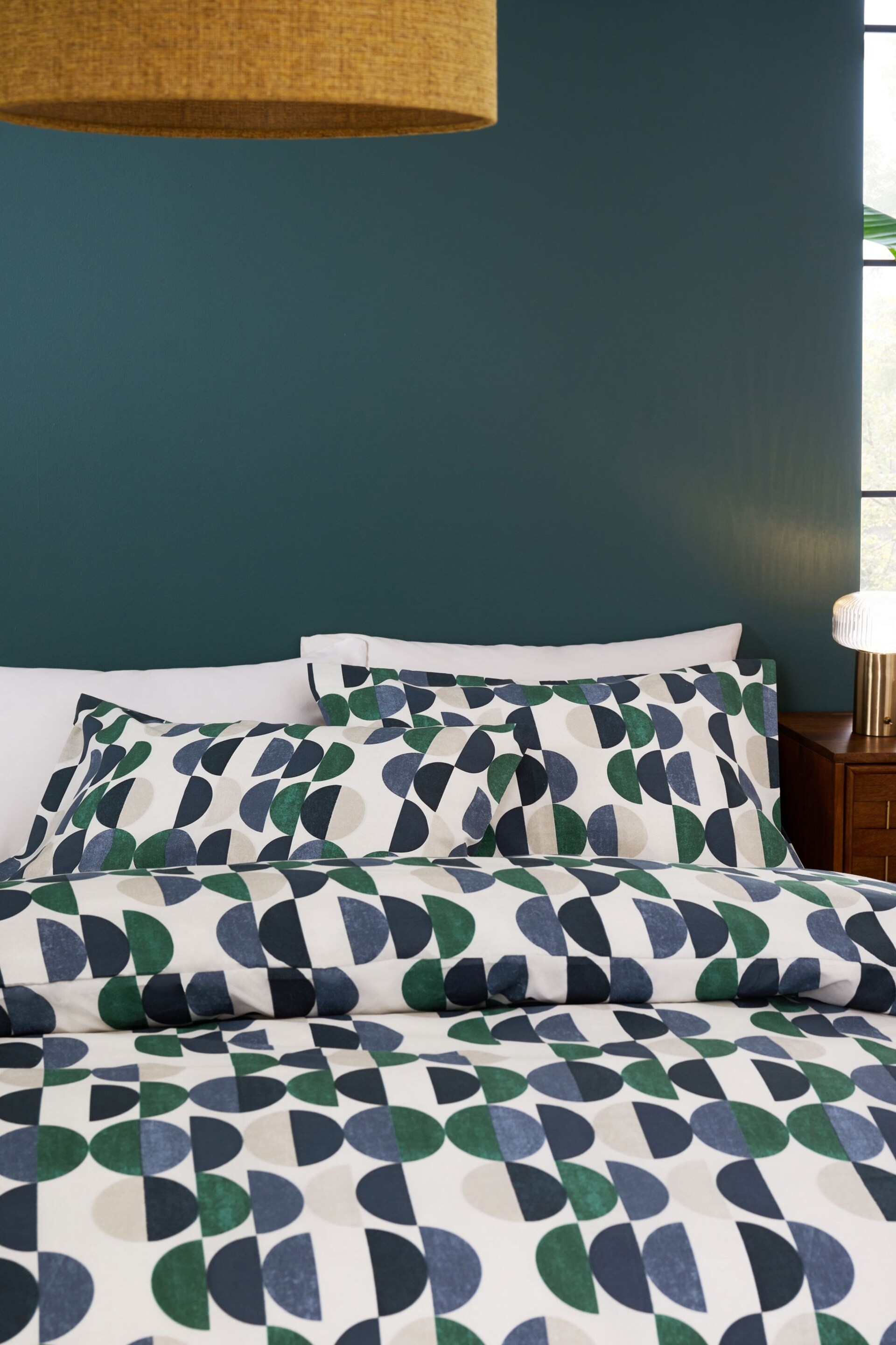 2 Pack Blue/Green Retro Circle Reversible Duvet Cover and Pillowcase Set - Image 5 of 8