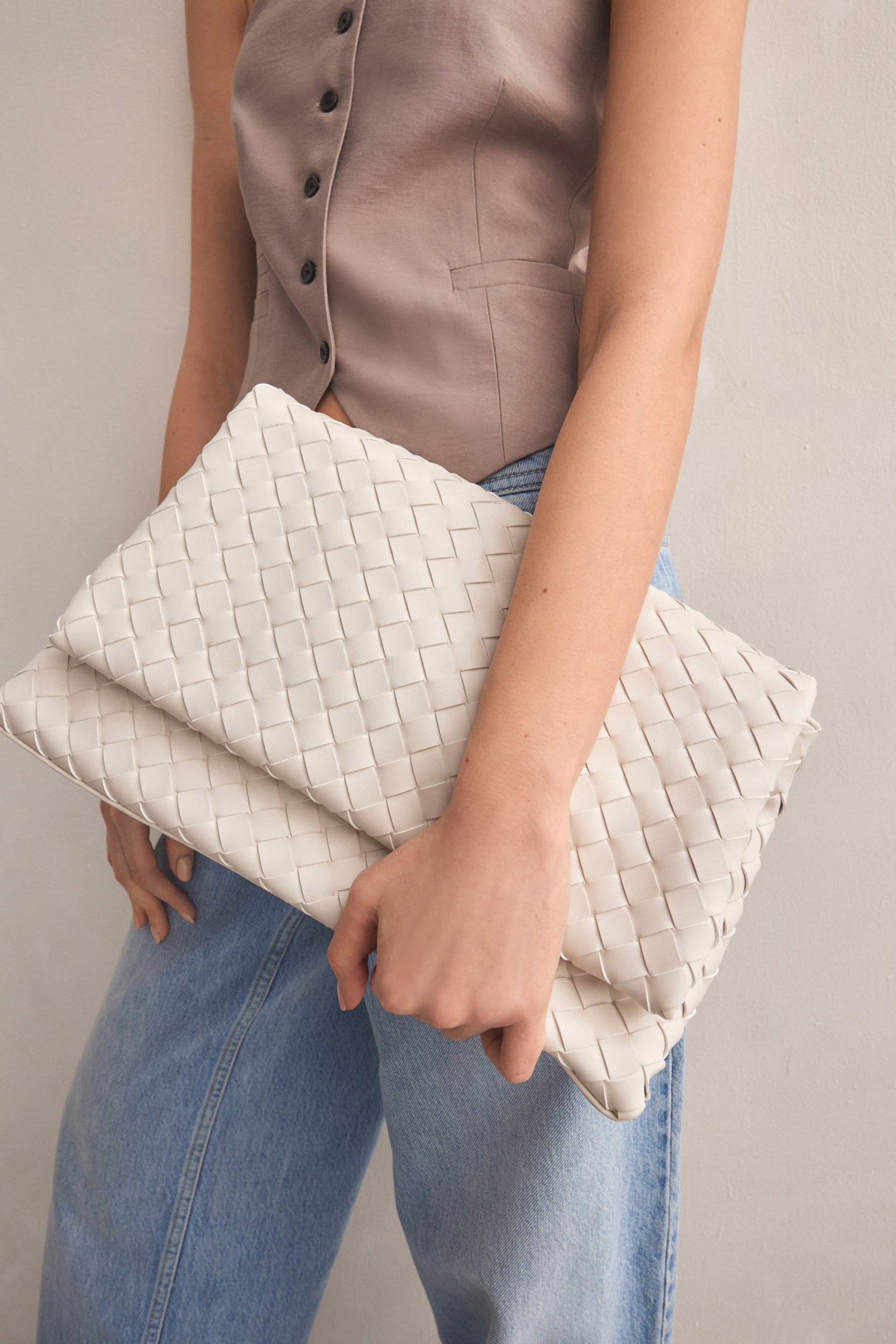 White Weave Clutch Bag - Image 3 of 9