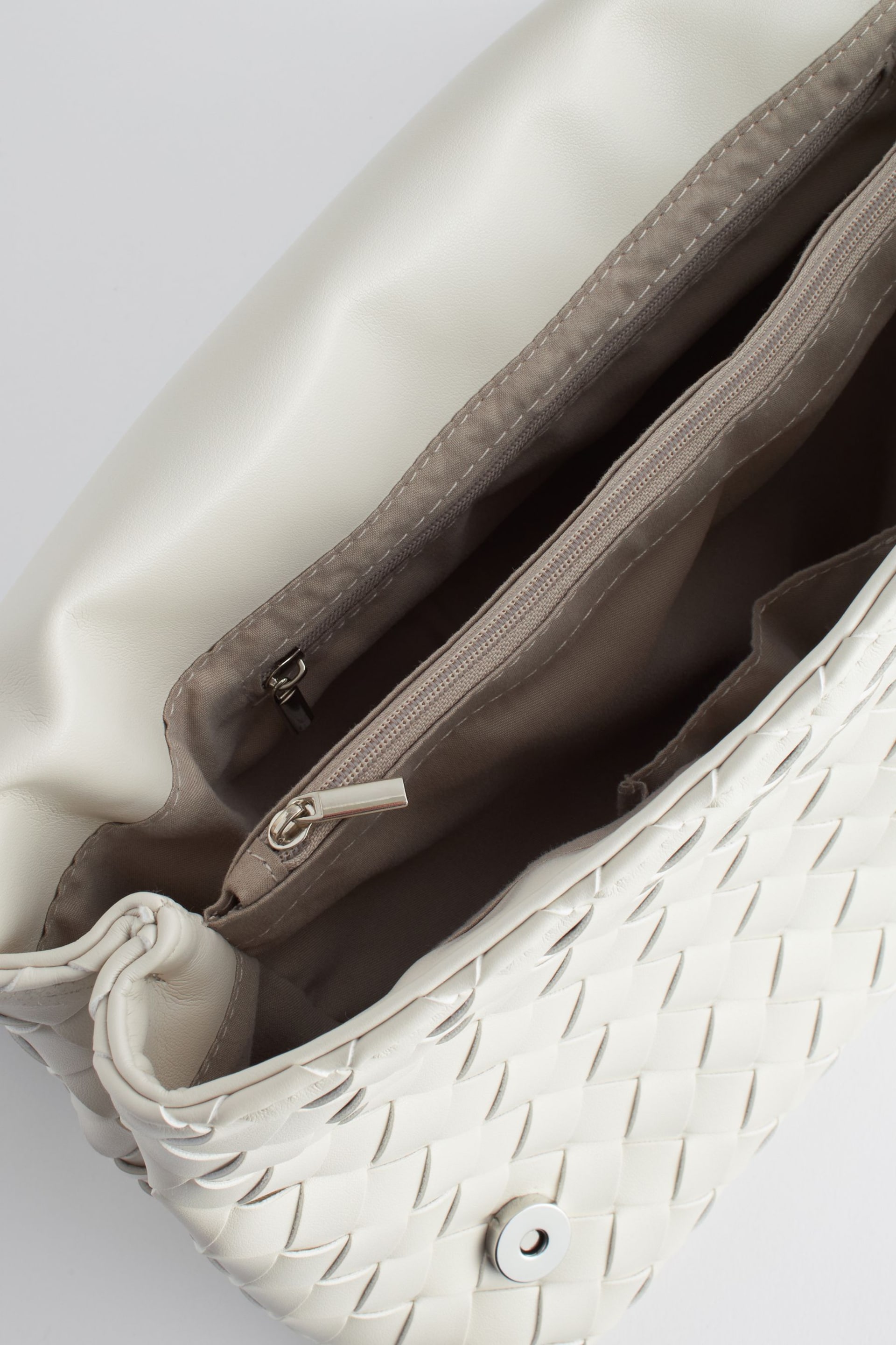 White Weave Clutch Bag - Image 8 of 9