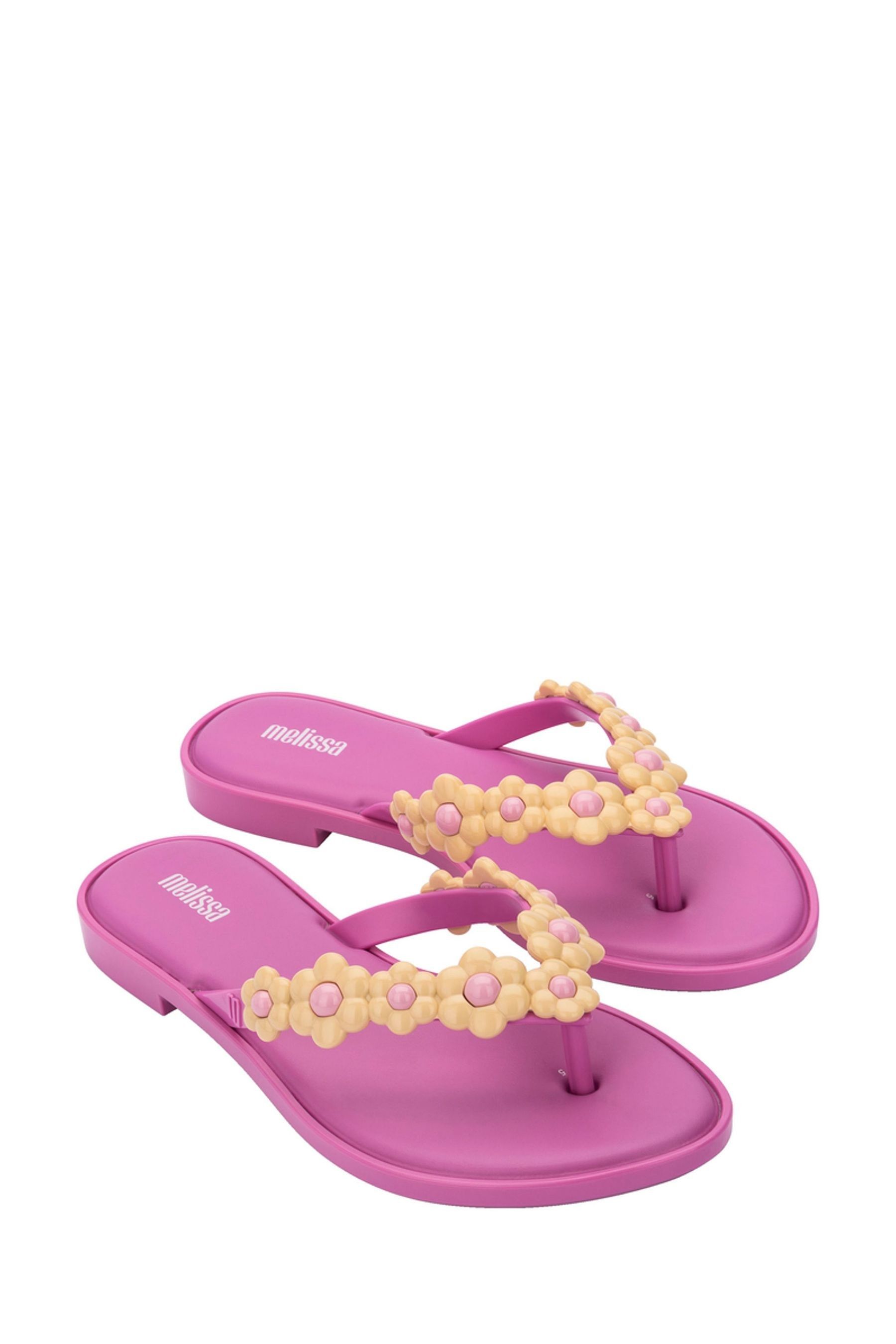 Spring flip flops 2025
