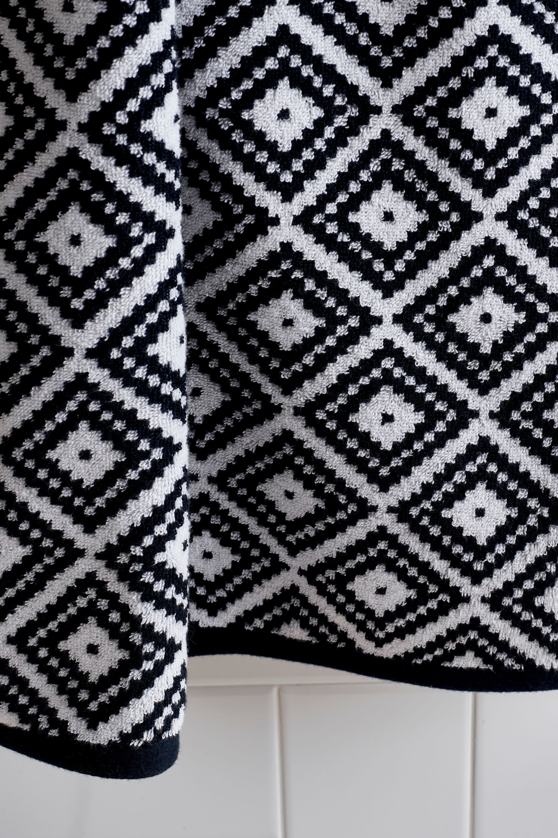 Black and white geometric towels deals