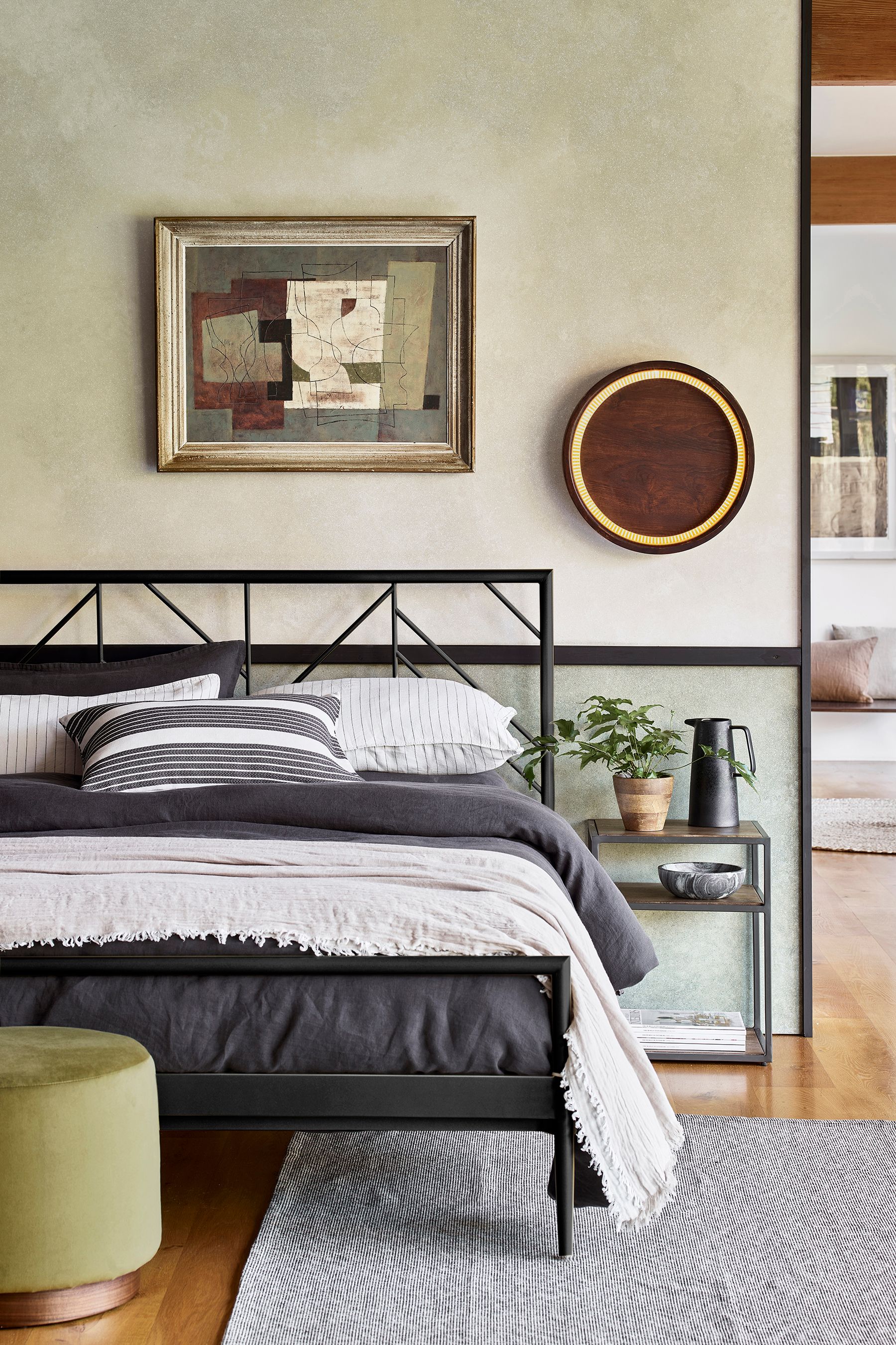 Black shop brass bed