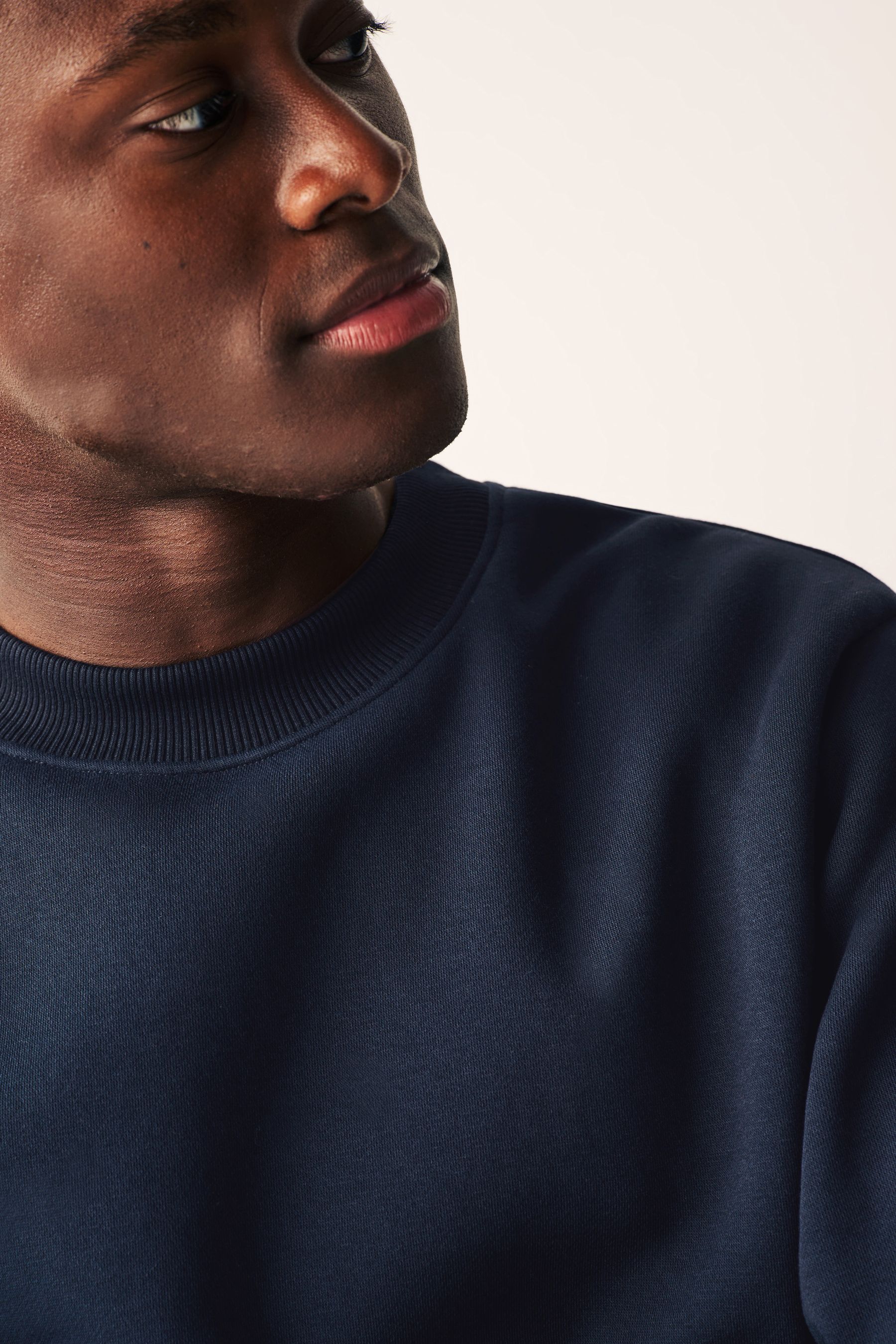 Navy blue crew neck 2025