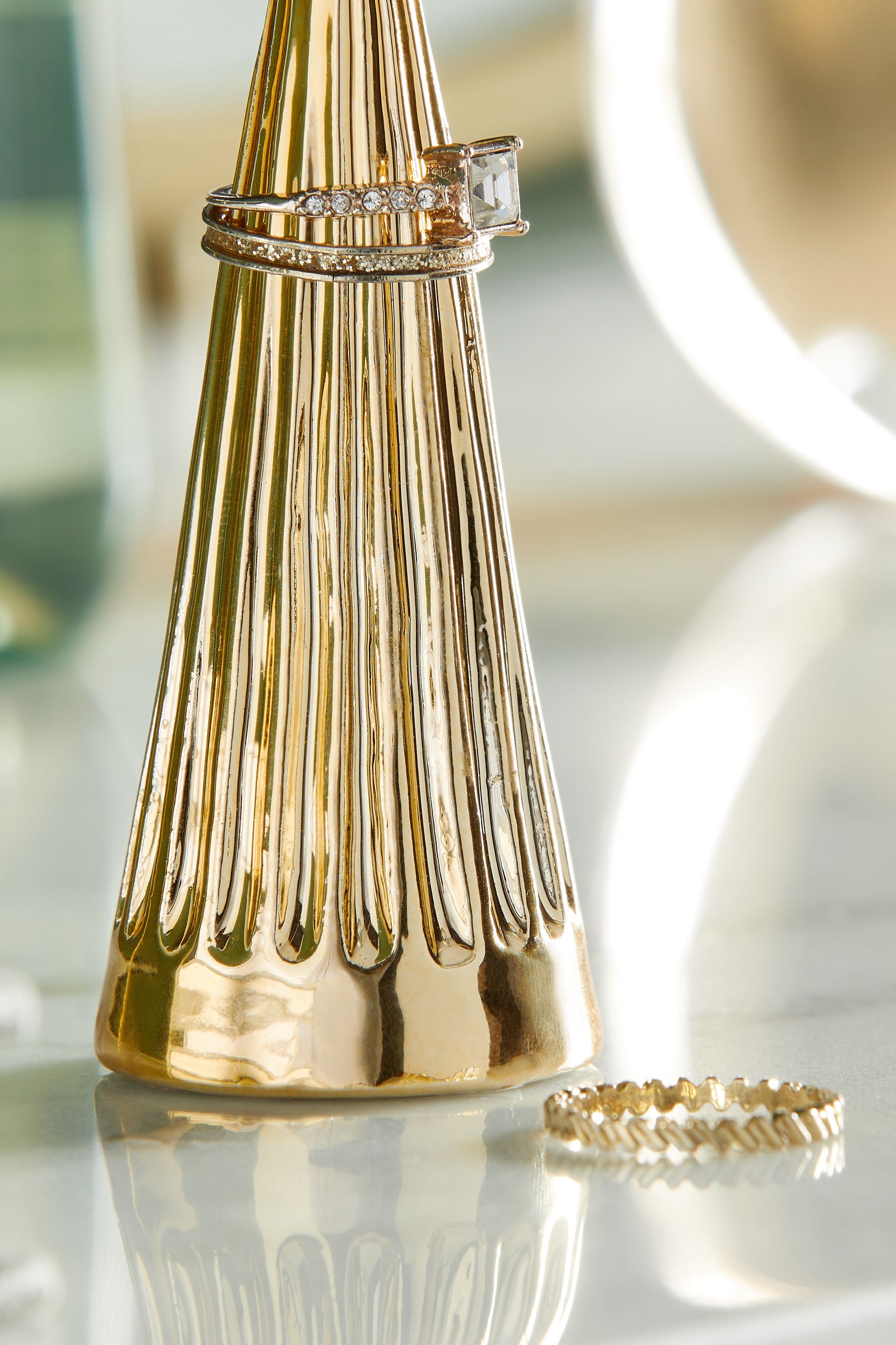 Ring holder gold top