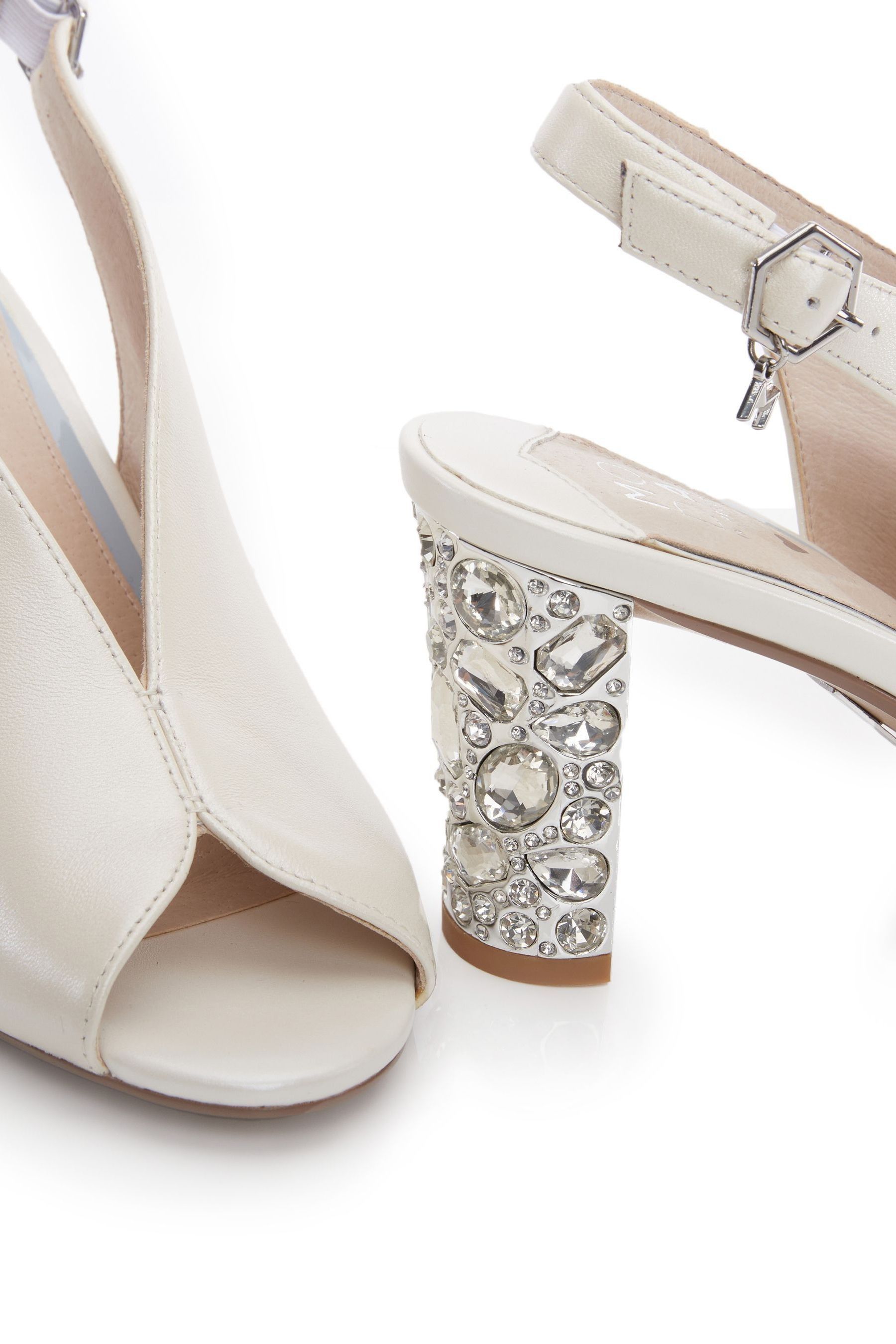 Moda in pelle white sandals online