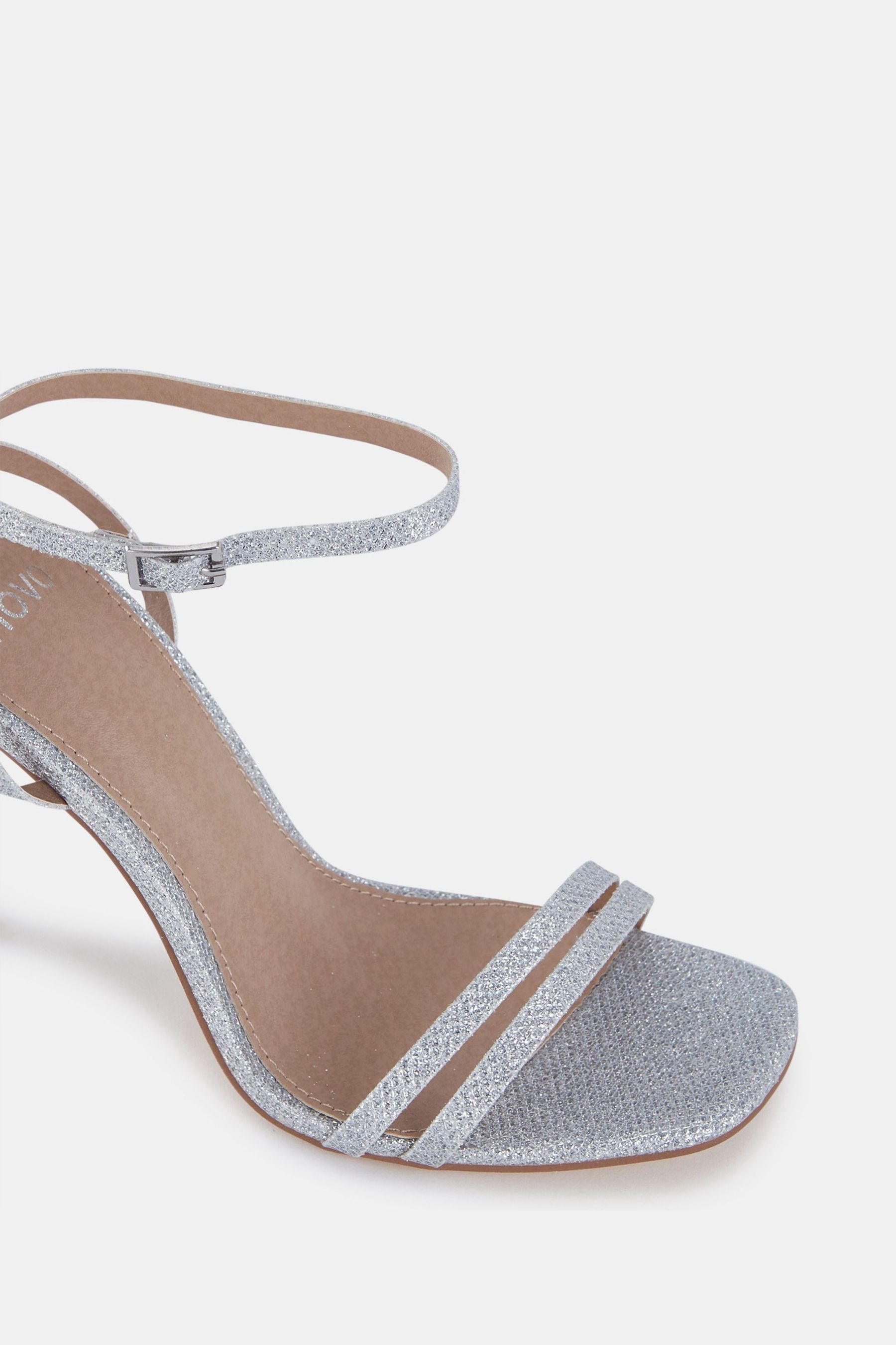 Silver heels novo sale