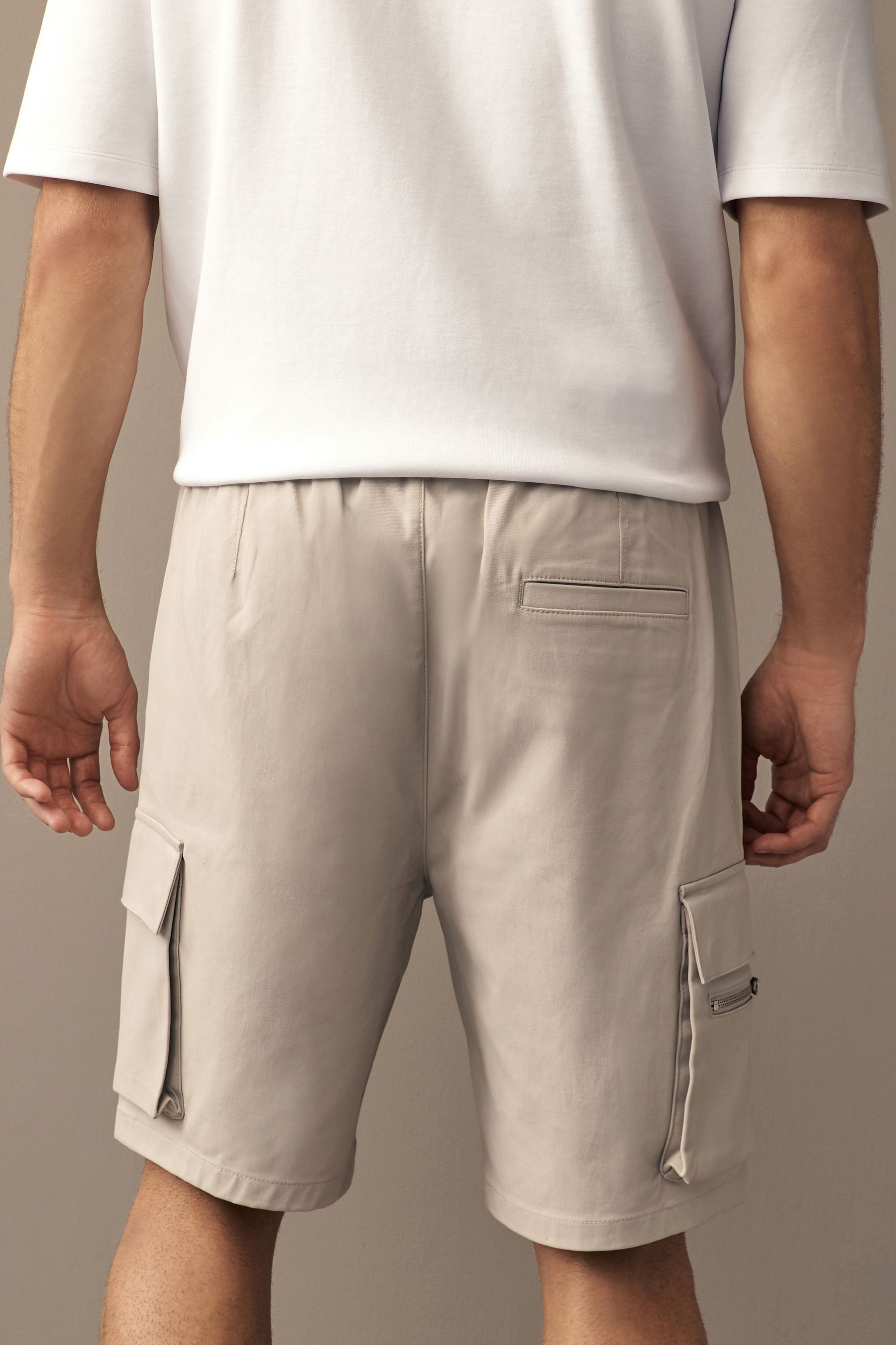 Zip pocket cargo shorts outlet