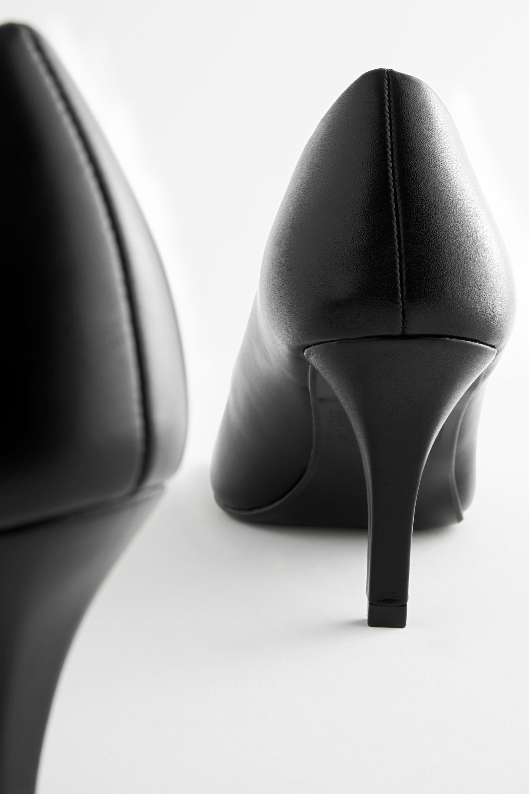 Close court footwear deals