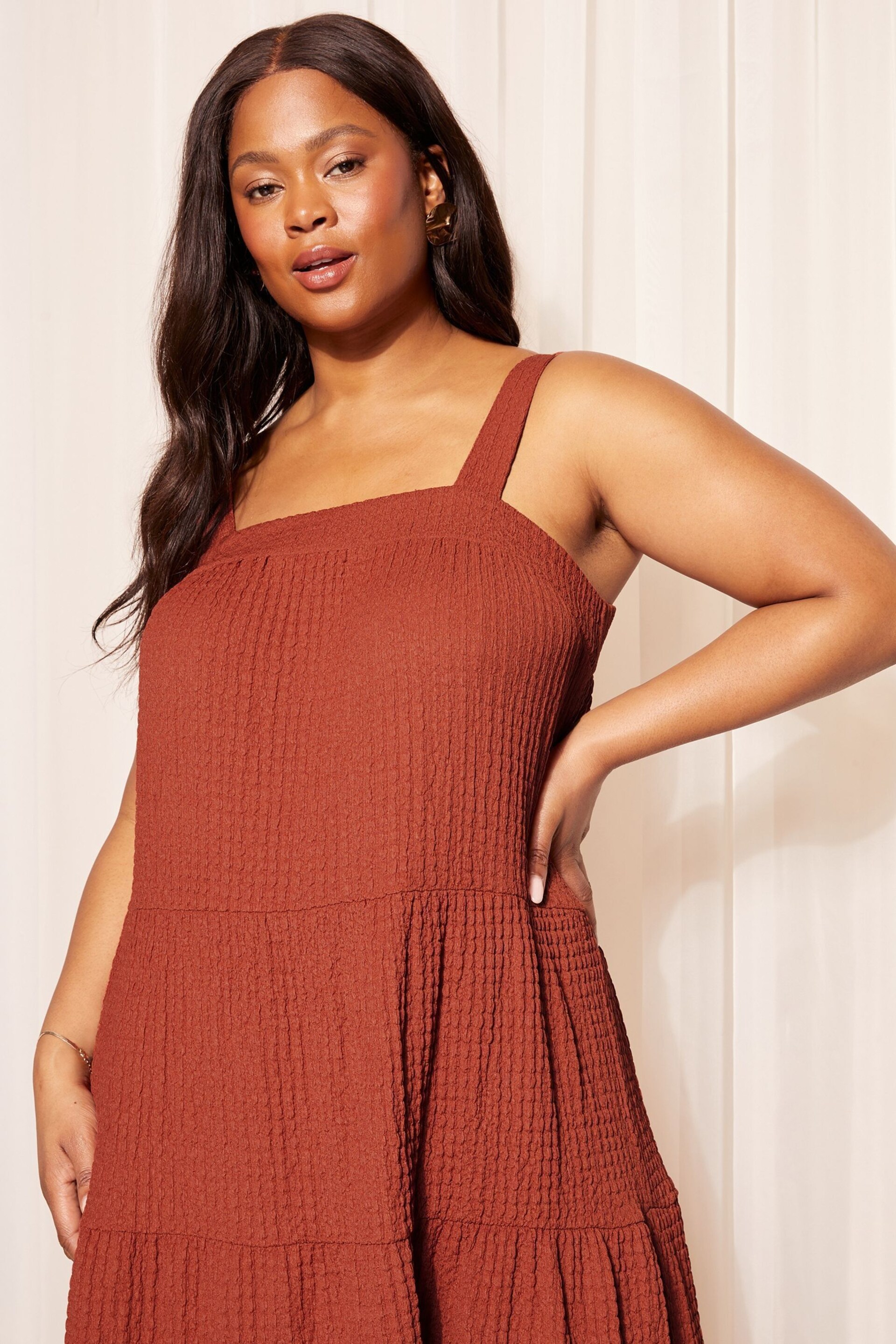 Curves Like These Red Textured Jersey Strappy Midi Dress - Image 2 of 4